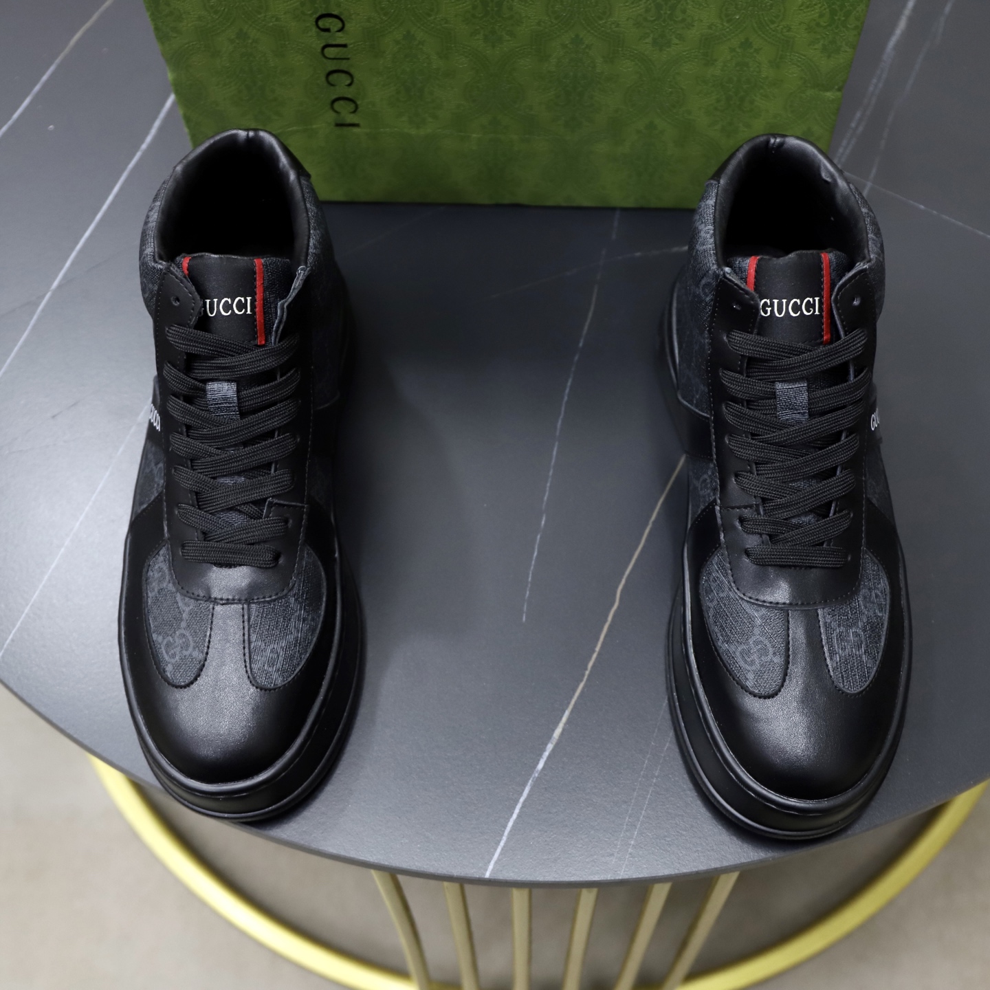 NO:663907,♂♂♂ Brand GUCCI Standard code 38-44 (45 customized) The same grade as the official website. Material: original cowhide material spliced ​​with brand cloth. Comfortable and breathable lining. Lightweight and wear-resistant sports outsole. Style category: men's fashionable casual shoes, running, sports shoes, noble luxury brand elements, top luxury, color, actual picture color, gucci, sneakers, cowhide19860909♂♂♂ 品牌古奇GUCCI 标准码38-44（45订做） 等级官网同款 材料原厂牛皮材料拼接品牌布匹 舒适透气内里 轻便耐磨运动大底 款式类别男士时尚休闲鞋 跑步 运动鞋 尊贵奢侈品大牌元素 顶级奢华 颜色实物图片色,,gucci,sneakers,cowhide,Men's shoes