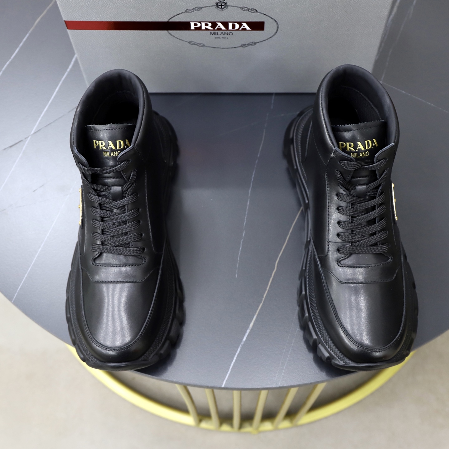 NO:664156,Prada top crafts, Prada counter synchronization, high-top boots are originally equipped with Italian imported cowhide splicing, imported cowhide inner pads, breathable and comfortable, the soles are specially provided by the original factory, the original factory follows the order, high quality, welcome to compare, code number 38-44 (customized 45 46),, prada, prada, boots, cowhide19860909Prada 顶级工艺品,普拉达 专柜同步,靴子高帮原厂配置意大利进口牛皮拼接,进口牛皮内里垫,透气舒适,鞋底原厂特供原版底,原厂跟单货 高品质 欢迎对比,码数 38-44（订做 45 46）,,prada,prada,boots,cowhide,Men's shoes