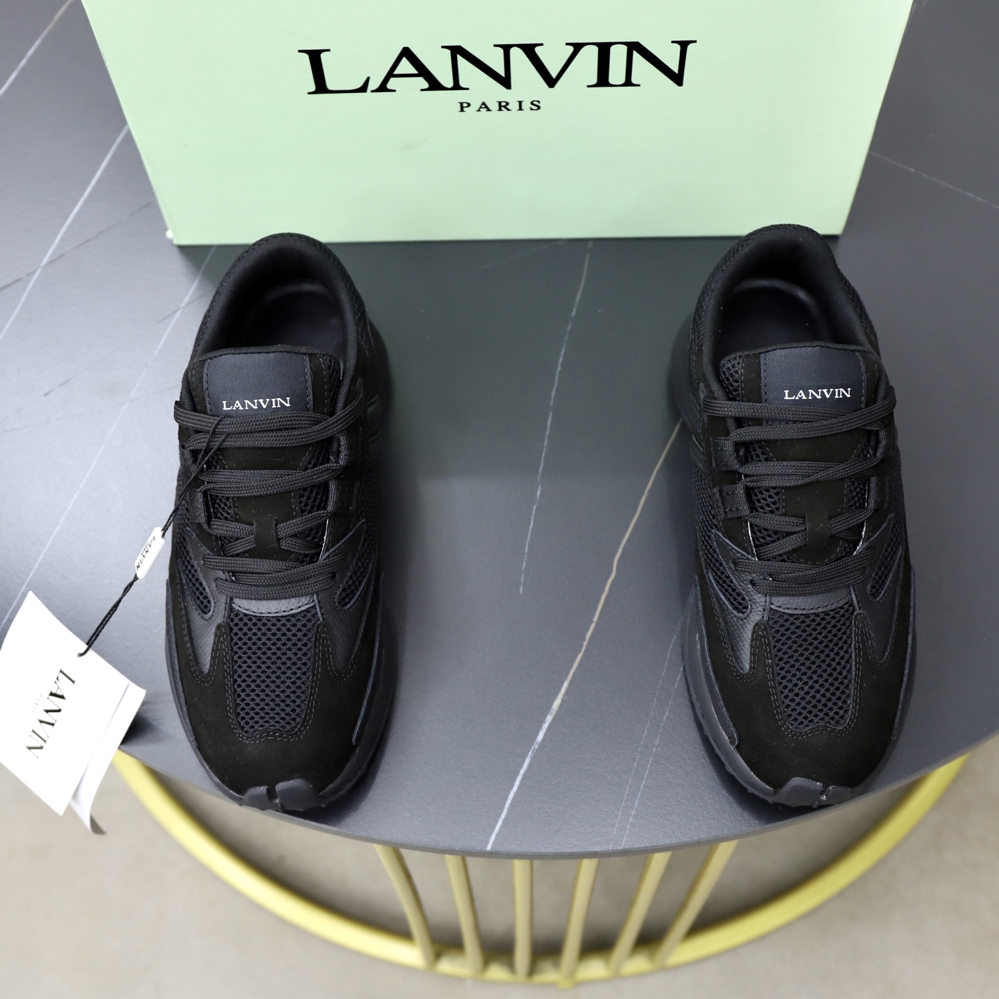 NO:664164,Lanvin's new original replica, exquisite workmanship, versatile and good-looking, comfortable on the feet. High version in stock. Couple size 35-46 sizes. LANVIN Lanvin casual shoes and sneakers for all seasons, original disassembly, lasted version. No pressure in and out of the counter. Fabric: first layer of cowhide/cow suede/mesh. Inner sneaker fabric, breathable mesh material. Sizes 35-46. Comes with a full set of packaging, flip-top magnet box, sneakers, cowhide19860909浪凡新款原版复刻,做工精细,百搭好款上脚好看舒适 高版本现货现货 情侣款35-46码 LANVIN浪凡四季休闲鞋运动鞋,原版拆卸,套楦版本.进出专柜无压力 面料头层牛皮/牛反绒/网布 内里运动鞋织物透气网料 尺码35-46 配全套包装,翻盖磁铁盒,,sneakers,cowhide,Men's shoes