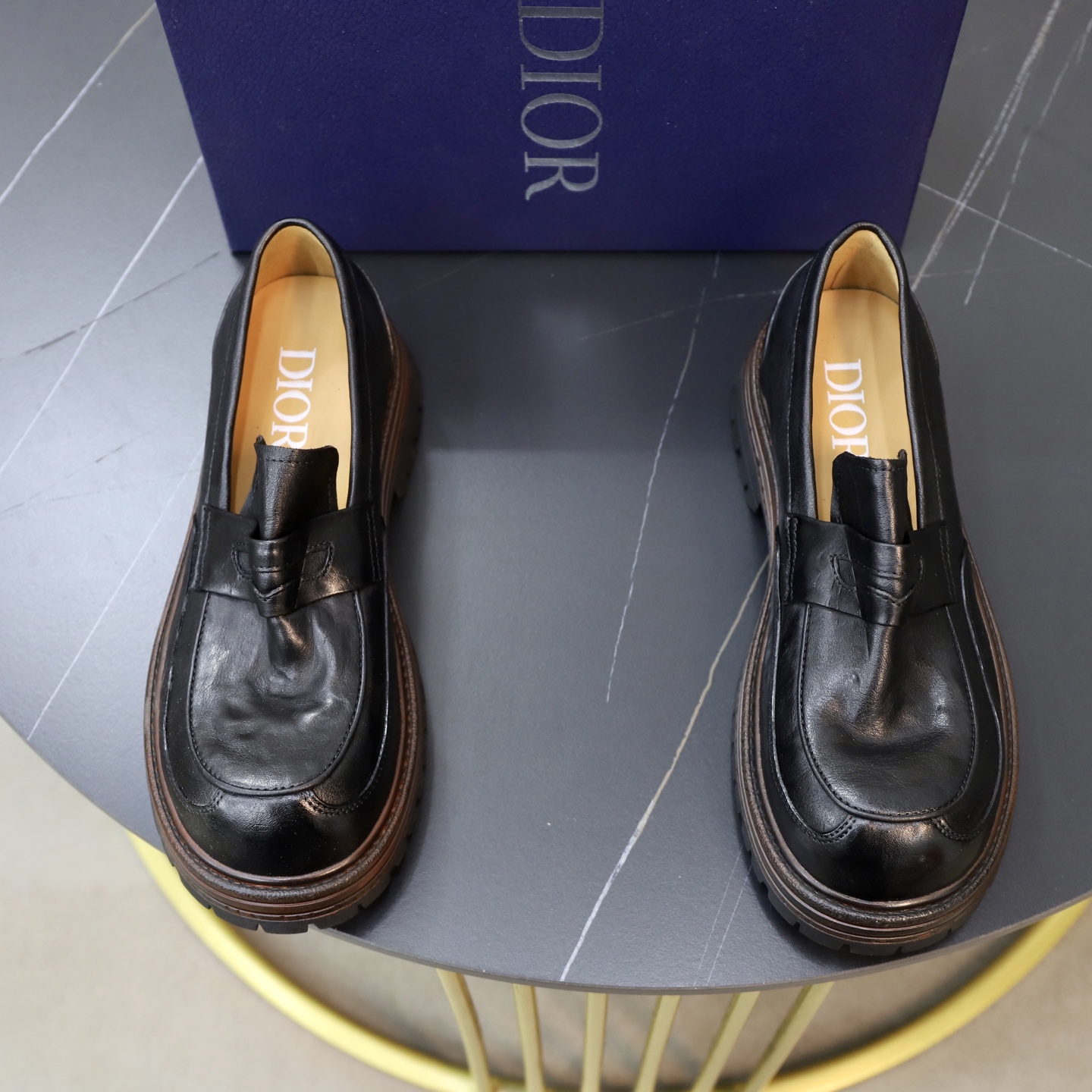 NO:664670,[Dior] Dior's new casual men's shoes are launched in the Hong Kong counter. The official website makes 1:1 Italian washed cowhide + water-dyed leather lining. Designed by European and American masters. Perfect shape to create counter quality, solid color rubber wear-resistant outsole and classic dazzling head!  Super versatile and comfortable. High-end yet tasteful, fashionable and novel!  !  Absolute focus!  3 colors available!  Code number 38-45,,dior,dior,cowhide19860909【Dior】迪奥 香港专柜新款休闲男鞋上市 官网1:1制作 意大利水洗牛皮+水染皮内里 欧美大师设计 完美造型打造专柜品质,纯色橡胶耐磨大底加经典炫头！超级百搭也很舒服的.高档不失品味,时尚新颖！！绝对的焦点！3色可选！码数38-45,,dior,dior,cowhide,Men's shoes