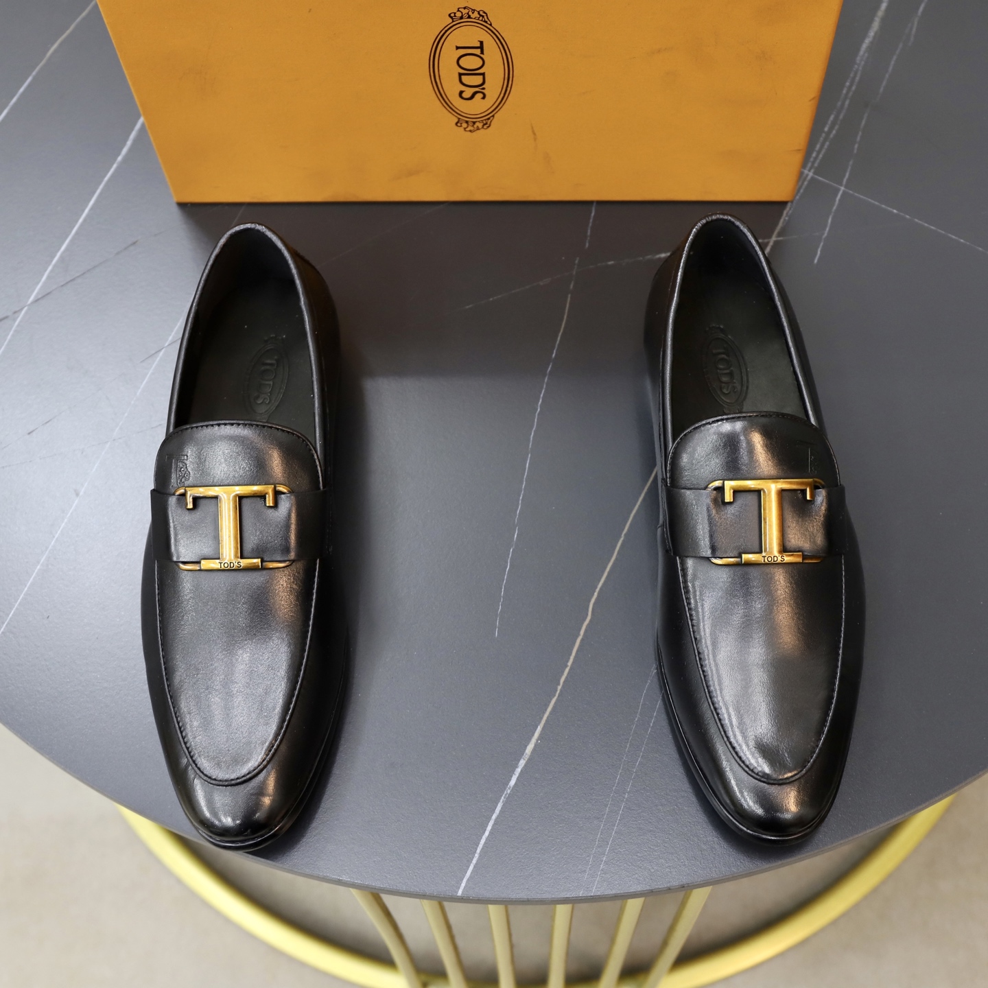NO:680325,♂♂♂Top original order Brand Tod S Standard male size 39-44 (45 can be customized) Same grade as the official website Material original cowhide Leather lining Original wear-resistant soft outsole Style category Young and fashionable European and American trends British style Color Actual picture color,,Tod's,cowhide19860909♂♂♂顶级原单 品牌托德斯TOD S 标准码男码39-44（45可以定做） 等级官网同款 材料原版牛皮 牛皮内里 原版耐磨柔软大底 款式类别年轻时尚 欧美潮流 英伦风格 颜色实物图片色,,Tod's,cowhide,Men's shoes