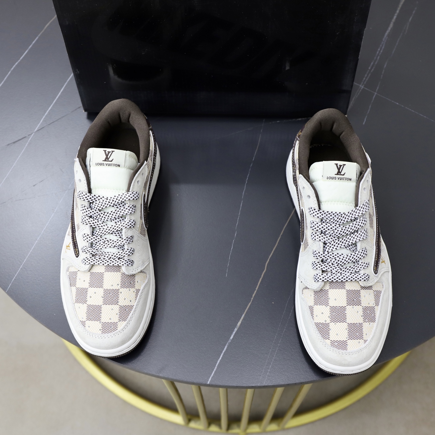 NO:680658,The top version is different from the market product] Feel free to compare the difference between the version, the market refined delivery, the market junk product, the same picture, the price is different, because the version is different, don’t be fooled by the same copywriting and stealing pictures outside, mixed with low prices and high luxury pictures. When you receive the comparison, you will know where the difference is. Don’t brag and look for the terminal. I don’t guarantee that my products are the cheapest, but I guarantee that they are worthy of every cent of brothers’ hard-earned money. Store private Air 1 Low 1 Joe 1 co-branded barb high-end customization low-top retro basketball shoes  #customized shoebox Factory pure original quality shipment, ultra-high cleanliness, clean leather cutting without any burrs, perfect details, item number19860909顶级版本区别市场货】随意对比对版区别市面精修发货区别市场垃级货同图不同价为版本不同不要被外面同文案盗图党混发低价格拿高奢图迷惑.收到一对比品质就知道差距在哪里啦,不吹虚认准终端不保证我的品都是最便宜的,但绝对保证对得起兄弟们每分血汗钱 放店私 Air 1 Low 1 乔1 联名 倒钩高端定制 低帮复古篮球鞋 #定制鞋盒 大厂纯原品质出货 超高清洁度 皮料切割干净无任何毛边 细节完美 货号XZ-002 尺码36 36.5 37.5 38 36.5 39 40 40.5 41 42 42.5 43 44 44.5 45,,Men's shoes