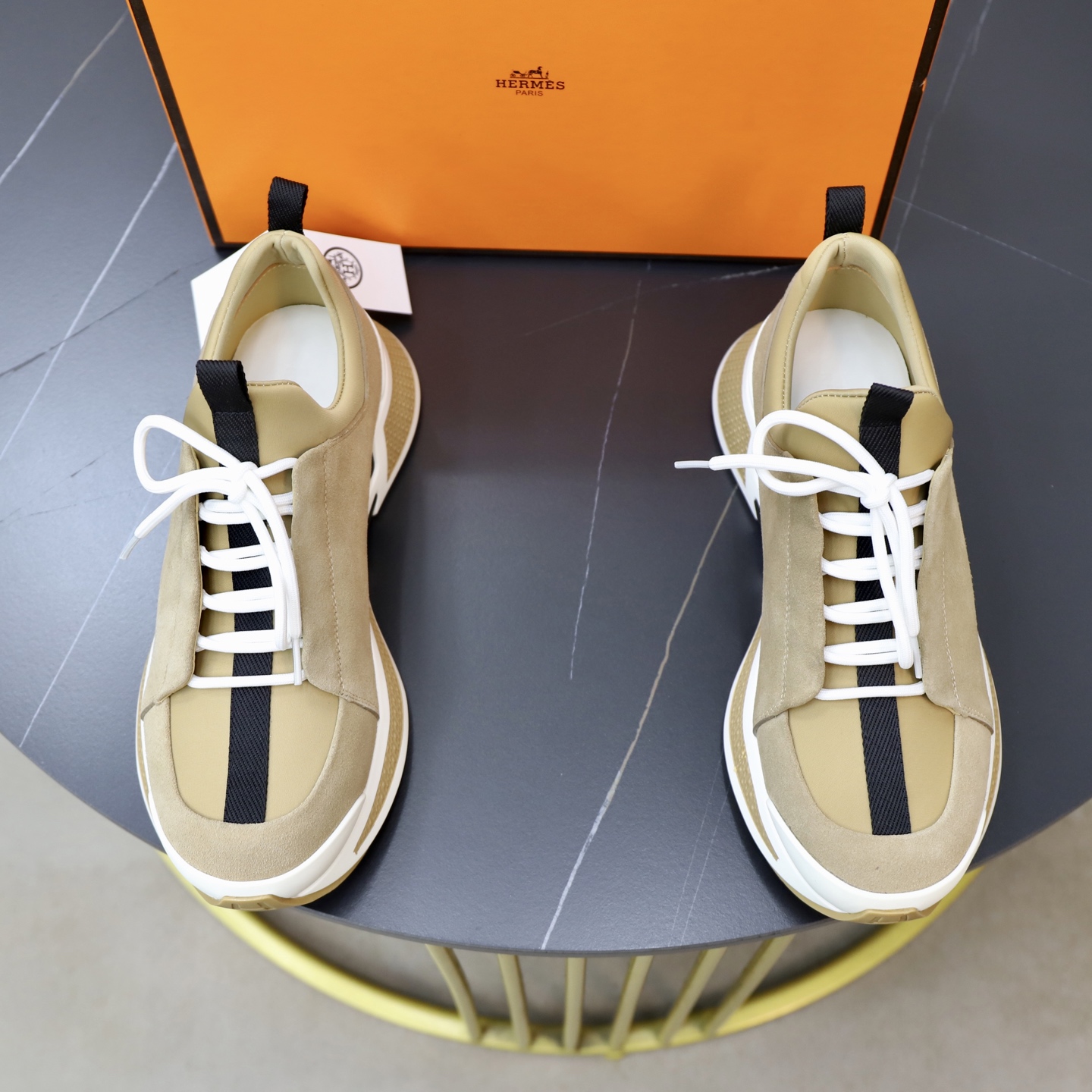 NO:704658,H Hermès Bouncing sports shoes, men's casual sports shoes, the upper is made of imported calfskin stitching and the upper layer is frosted cowhide, imported materials, full of texture, lightweight soles decorated with contrasting patterns, creating a versatile fashion style. Size39-44 (38 45 46. Customized),,hermes,sneakers,cowhide19860909H爱马仕Bouncing运动鞋,男士休闲运动鞋,鞋面进口小牛皮拼接头层磨砂牛皮打造,进口材质,质感十足,轻盈鞋底装饰撞色图案,打造百搭时尚风格. Size39-44（38 45 46.定做）,,hermes,sneakers,cowhide,Men's shoes