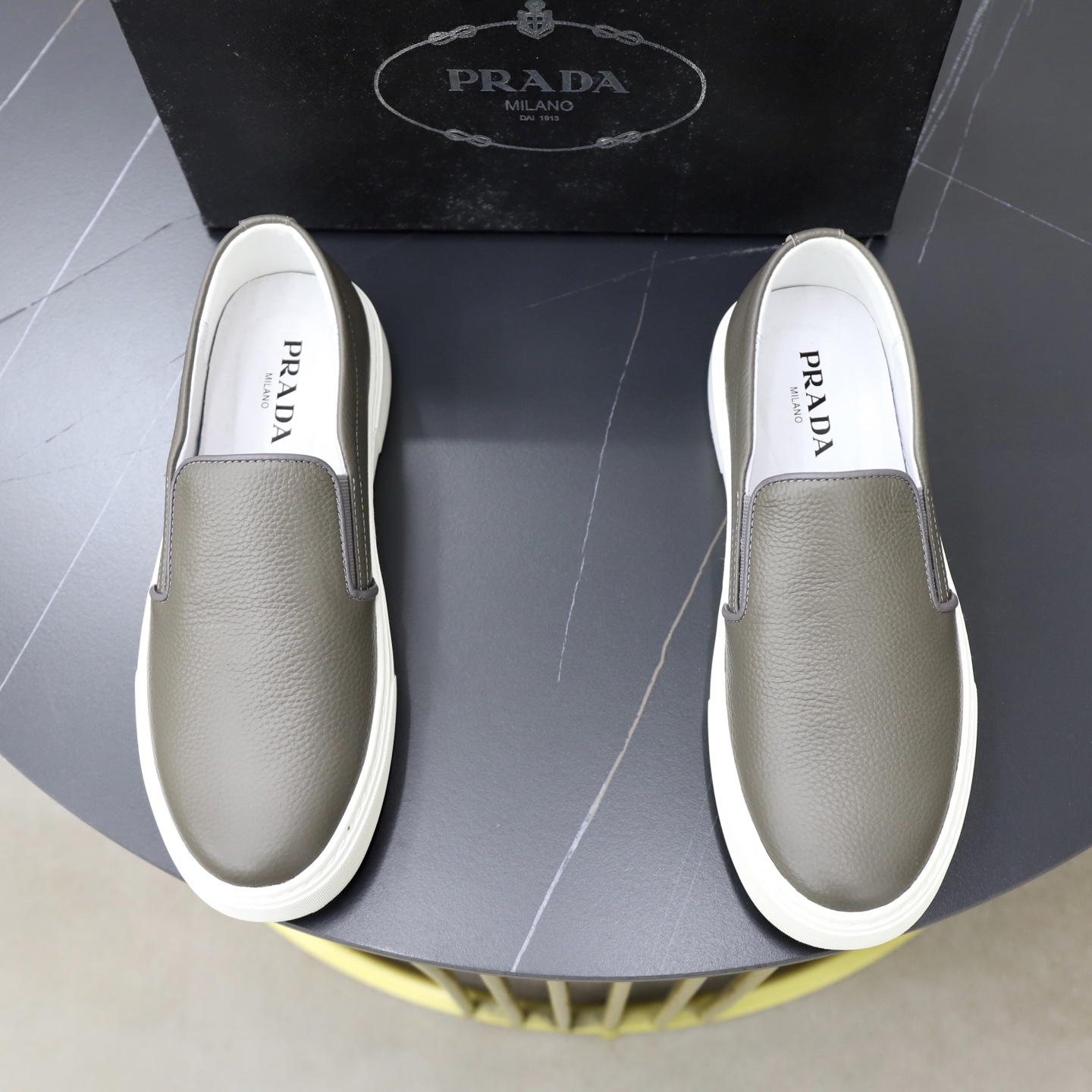 NO:704661,♂♂♂ Brand PRADA Standard code 38–44 (45 can be customized) The same grade as the official website Material original cowhide fabric Comfortable pigskin lining Lightweight wear-resistant outsole Style category Men's fashionable casual shoes and boots Running sneakers Distinguished luxury brand elements Top luxury Colors Actual picture color, prada, prada, boots, sneakers, cowhide19860909♂♂♂ 品牌普拉达PRADA 标准码38–44（45可订做） 等级官网同款 材料原版牛皮面料 舒适猪皮内里 轻便耐磨大底 款式类别男士时尚休闲鞋靴 跑步 运动鞋 尊贵奢侈品大牌元素 顶级奢华 颜色实物图片色,,prada,prada,boots,sneakers,cowhide,Men's shoes