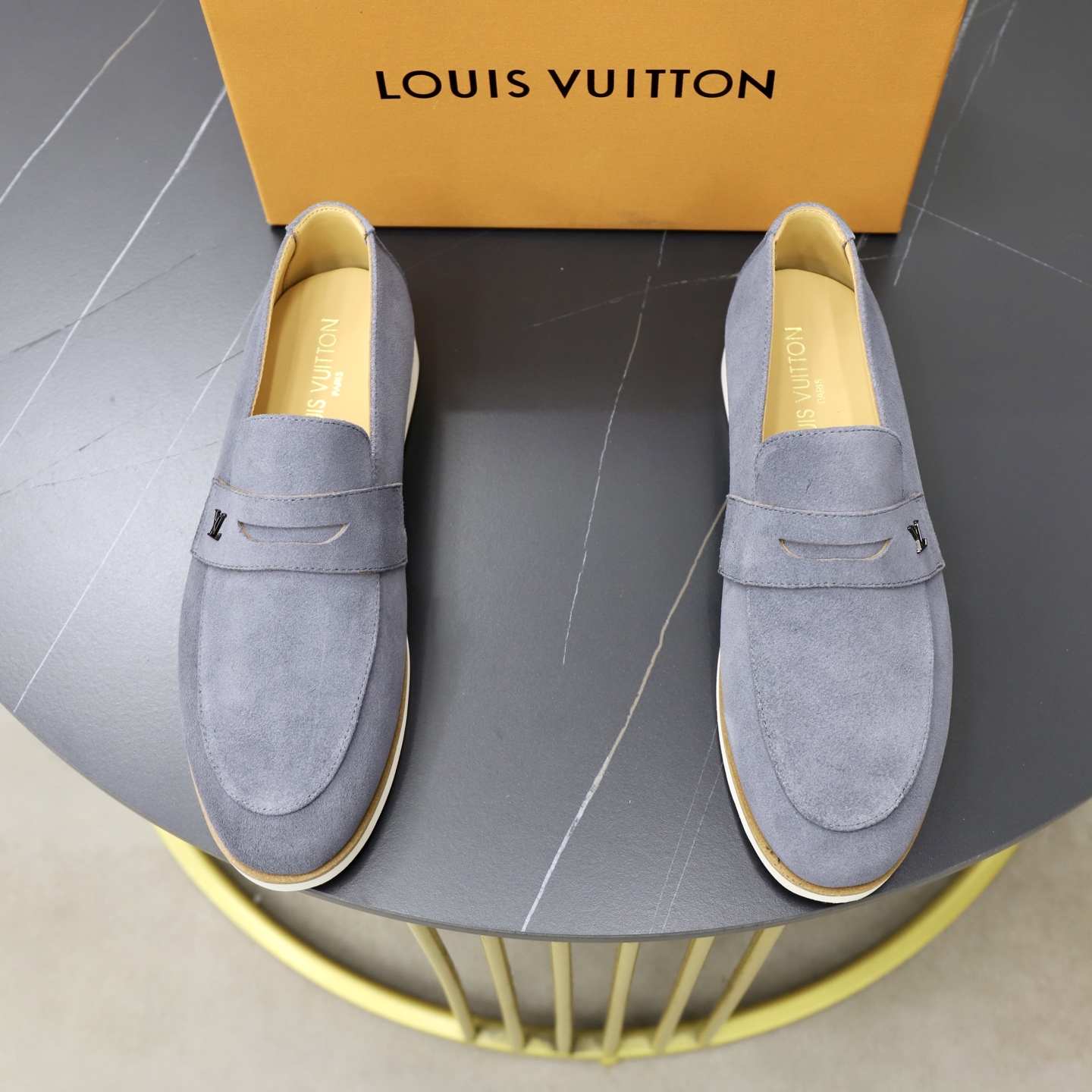 NO:745736,♂♂♂ Brand LV Louis Vuitton Standard code 38-44 (45 customized) The same grade as the official website. Material: original cow suede material splicing. Comfortable and breathable cowhide lining. Lightweight and wear-resistant foam outsole. Style category: men's fashionable casual shoes, running, sports shoes, noble luxury brand elements, top luxury, color, actual picture color,, louis vuitton, louis vuitton, sneakers, cowhide19860909♂♂♂ 品牌LV路易威登 标准码38-44（45订做） 等级官网同款 材料原厂牛反绒材料拼接品 舒适透气牛皮内里 轻便耐磨发泡大底 款式类别男士时尚休闲鞋 跑步 运动鞋 尊贵奢侈品大牌元素 顶级奢华 颜色实物图片色,,louis vuitton,louis vuitton,sneakers,cowhide,Men's shoes
