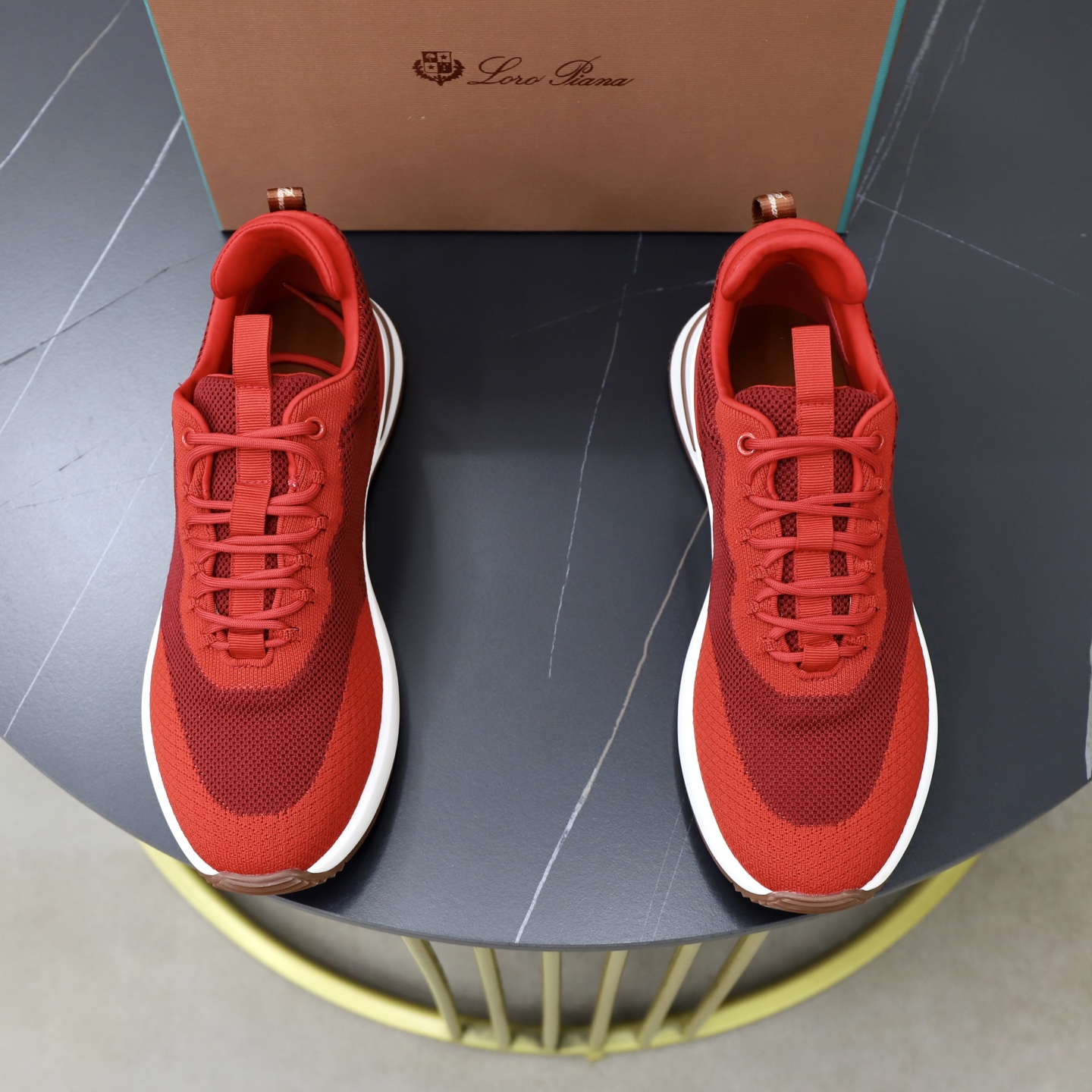 NO:745731,Loro Piana Tennis Walk men's moral training sneakers!  These new textured leather tennis shoes feature an ultra-low design, suitable for year-round wear, and are waterproof. The covered sole creates a relaxed and attractive color combination, harmoniously blending functionality and understated style. The ideal footwear choice for urban dressing. Kummel color inserts on the heel, soft calfskin tongue, embossed LP logo cotton laces Material: Upper: Gray woven stitching cowhide accents!  Sole: Rubber lining: Cow leather original rubber sole, excellent foot comfort, complete package!  Size 38-39-40-41-42-43-44 leather shoe size (can be customized 4546),,loro piana,loro piana,sneakers,cowhide19860909Loro Piana（诺悠翩雅）Tennis Walk男士德训运动鞋！ 这款新款织面革网球鞋采用超低帮设计,适合全年穿着,并具有防水性能.包边鞋底营造轻松迷人的色彩组合,将功能性与低调个性风格和谐融合.打造都市着装的理想鞋履选择.鞋跟处饰以Kummel色嵌片柔软小牛皮鞋舌,压印LP徽标棉质鞋带材质:鞋面:灰织拼接牛皮点缀！鞋底:橡胶衬里:牛皮革原厂橡胶鞋底,上脚舒适度极好,配全套包装！ 尺码38-39-40-41-42-43-44皮鞋尺码（可定制4546）,,loro piana,loro piana,sneakers,cowhide,Men's shoes