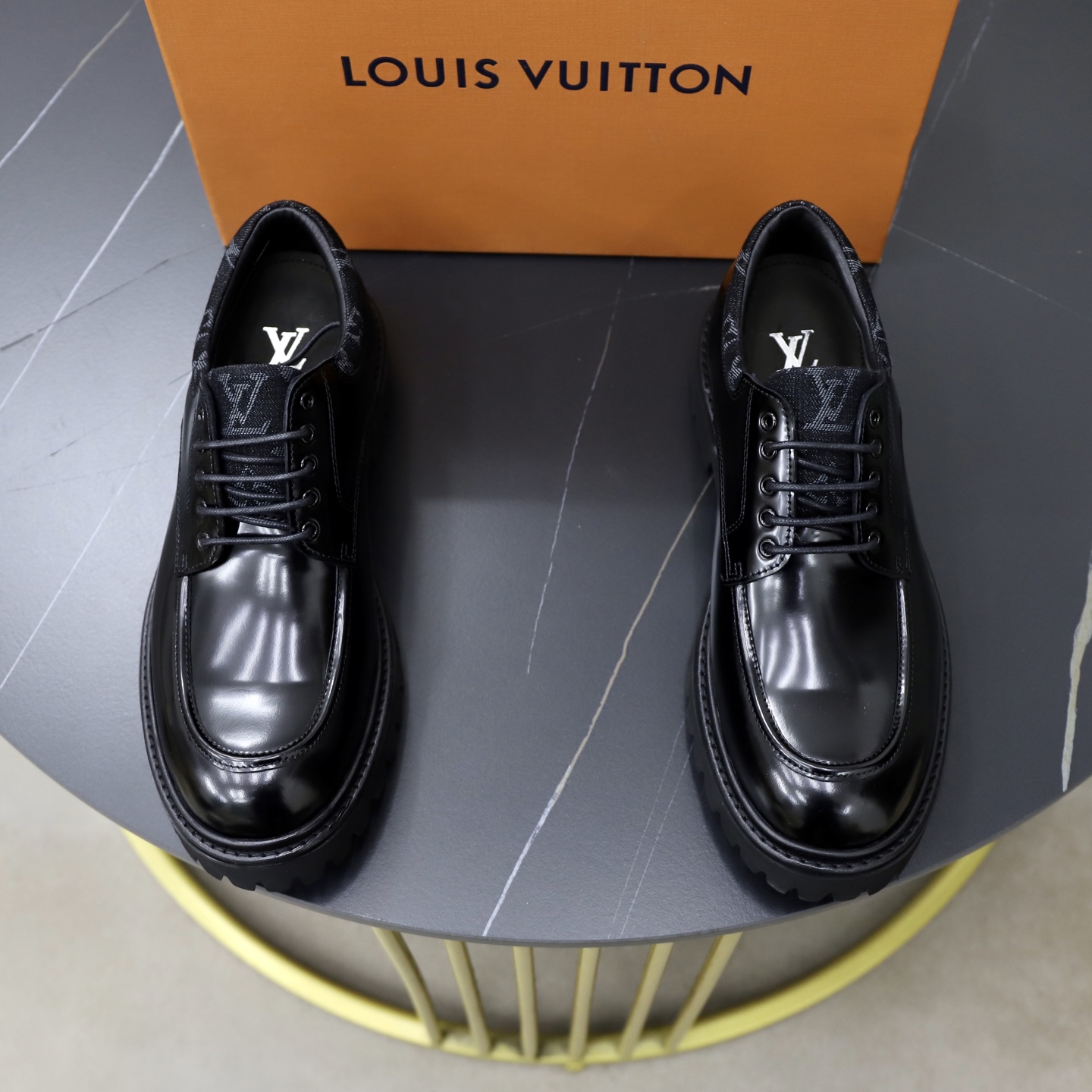 NO:745841,Top original order [LV] Louis Vuitton, regular size 39 to 44 (38, 45, 46 can be customized), classic small leather shoe style!  goods!  [Original leather calfskin] [Not an ordinary material ready-made in the market!  】Top craftsmanship [Strong] Fully imported raw leather calfskin from Italy (super strong texture and feel), imported specific calfskin inside, original foamed wear-resistant outsole!  !  Super ceremonial!  Gentleman style!  Drawer shoe box,,louis vuitton,louis vuitton,cowhide19860909顶级原单【LV】路易威登 正码39一44（38、45、46可定做） 经典款小皮鞋型！货！【原版皮小牛皮】【并非市场现成材普通材料！】顶级手工艺[强]意大利全面进口原皮料小牛皮(超强质感、手感),内里进口特定小牛皮 原版发泡耐磨大底！！超级仪式感！绅士风！抽屉式鞋盒,,louis vuitton,louis vuitton,cowhide,Men's shoes