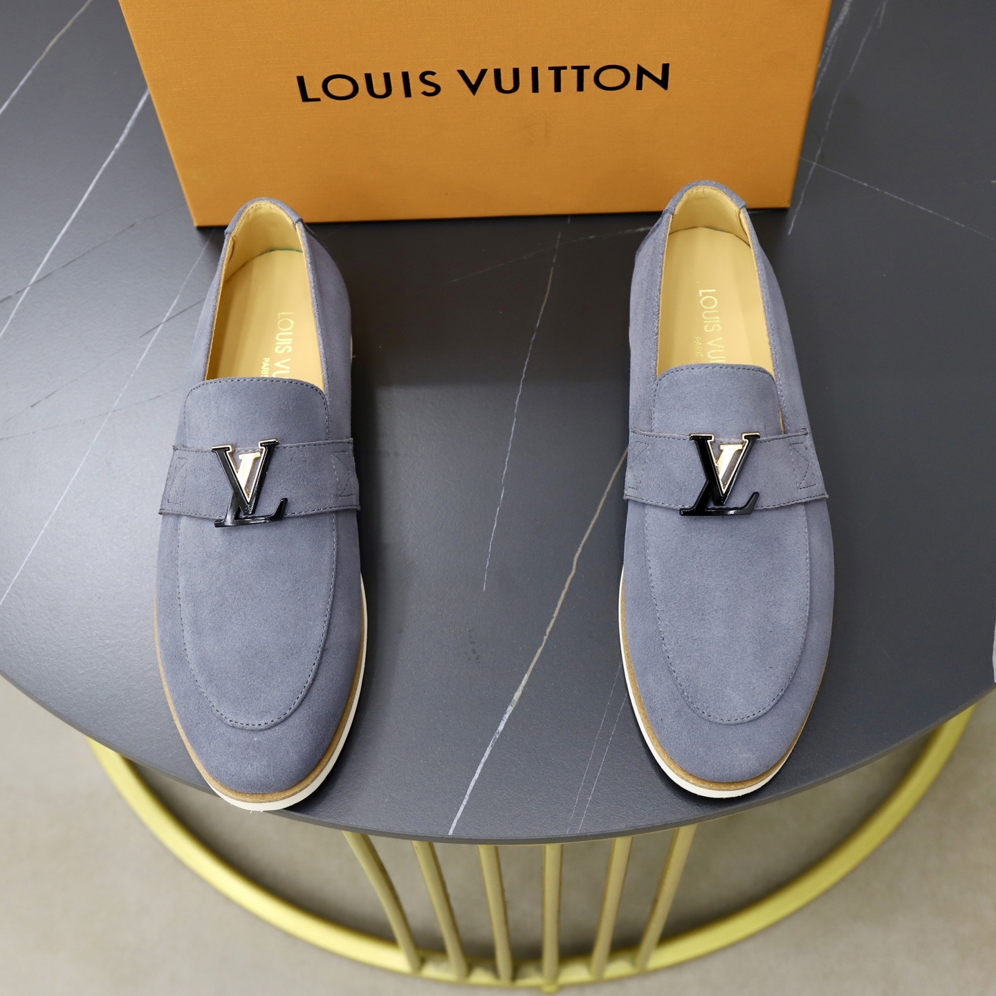 NO:756311,♂♂♂ Brand LV Louis Vuitton Standard code 38-44 (45 customized) The same grade as the official website. Material: original cow suede material splicing. Comfortable and breathable cowhide lining. Lightweight and wear-resistant foam outsole. Style category: men's fashionable casual shoes, running, sports shoes, noble luxury brand elements, top luxury, color, actual picture color,, louis vuitton, louis vuitton, sneakers, cowhide19860909♂♂♂ 品牌LV路易威登 标准码38-44（45订做） 等级官网同款 材料原厂牛反绒材料拼接品 舒适透气牛皮内里 轻便耐磨发泡大底 款式类别男士时尚休闲鞋 跑步 运动鞋 尊贵奢侈品大牌元素 顶级奢华 颜色实物图片色,,louis vuitton,louis vuitton,sneakers,cowhide,Men's shoes