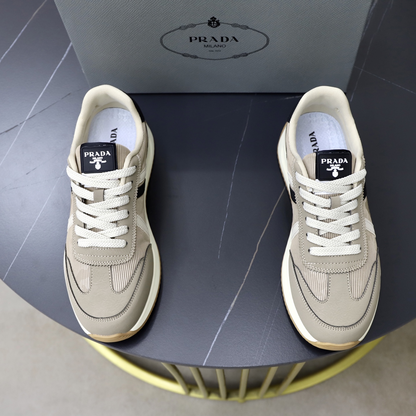 NO:756445,♂♂♂ Brand PRADA Standard code 38-44 (45 customized) The same grade as the official website Materials original leather splicing Comfortable and breathable lining Original wear-resistant outsole Style categories Men's fashionable casual shoes Running sneakers Distinguished luxury brand elements Top luxury Colors Actual picture color, prada, prada, sneakers19860909♂♂♂ 品牌普拉达PRADA 标准码38-44（45订做） 等级官网同款 材料原厂皮料拼接 舒适透气内里 原厂耐磨大底 款式类别男士时尚休闲鞋 跑步 运动鞋 尊贵奢侈品大牌元素 顶级奢华 颜色实物图片色,,prada,prada,sneakers,Men's shoes