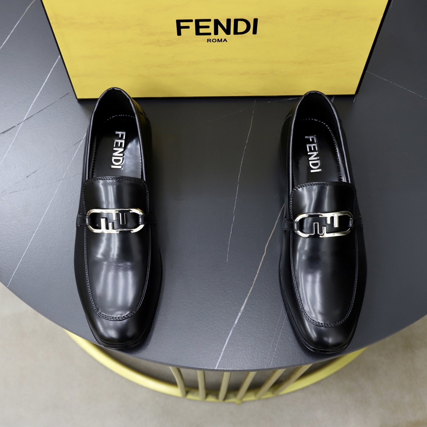 NO:756456,FENDI [Fendi ~ Genuine Leather Outsole] Men's Casual Leather Shoes 2026z cabinet simultaneous sale Size: 38-44 (45 customized) 2 colors of uppers made of high-quality cowhide stitched with cowhide lining, comfortable and breathable, original soles comfortable and wear-resistant genuine leather outsole, real-life photos are better, fendi, fendi, cowhide, Leather soles19860909FENDI【芬迪～真皮大底】男士休闲皮鞋 2026z柜同步发售 码数:38-44（45订做） 2个颜色鞋面选用优质牛皮拼接牛皮内里,舒适透气,鞋底原版舒适耐磨真皮大底,实物拍摄实物更赞,,fendi,fendi,cowhide,Leather soles,Men's shoes