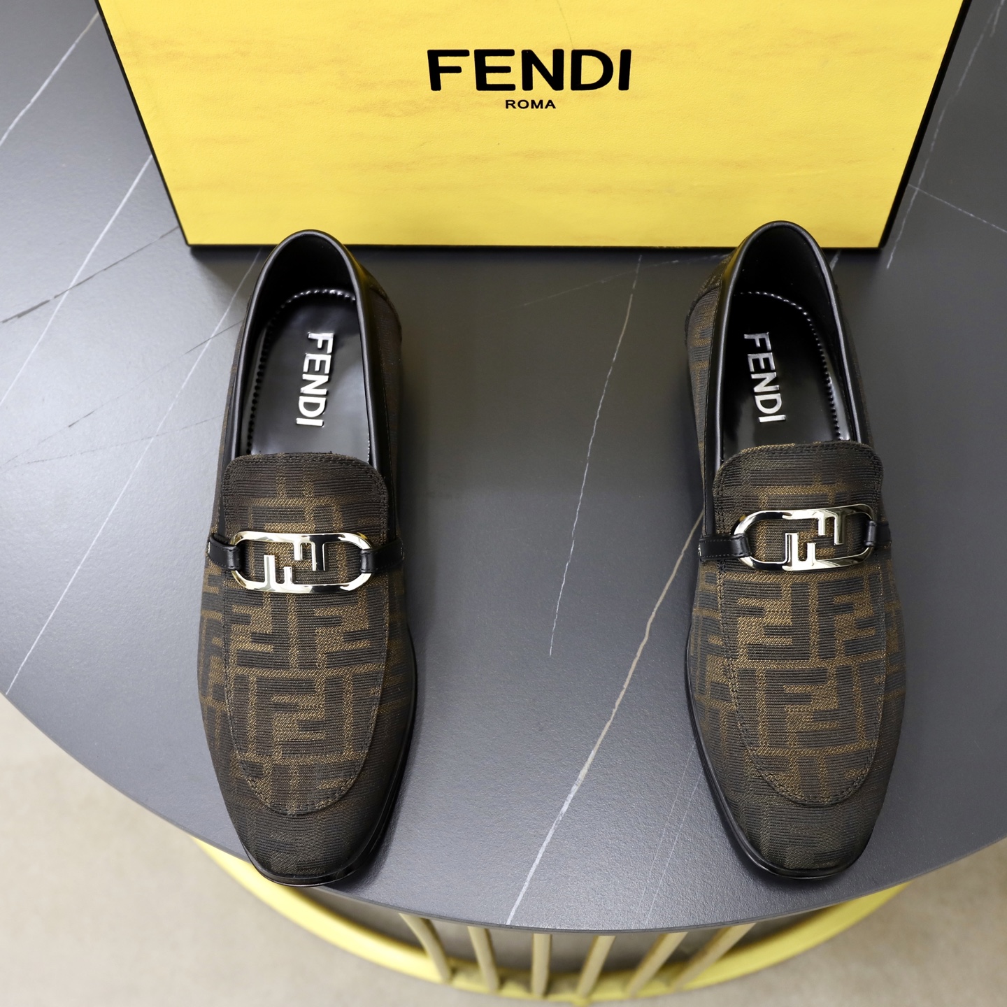 NO:756459,FENDI [Fendi ~ Genuine Leather Outsole] Men's Casual Leather Shoes 2026z cabinet simultaneous sale Code number: 38-44 (45 customized) 2 colors The upper is made of high-quality brand cloth and cowhide lining, comfortable and breathable, the original sole is comfortable and wear-resistant genuine leather outsole, the real thing is better when photographed in person, fendi, fendi, cowhide, Leather soles19860909FENDI【芬迪～真皮大底】男士休闲皮鞋 2026z柜同步发售 码数:38-44（45订做） 2个颜色鞋面选用优质品牌布匹牛皮内里,舒适透气,鞋底原版舒适耐磨真皮大底,实物拍摄实物更赞,,fendi,fendi,cowhide,Leather soles,Men's shoes