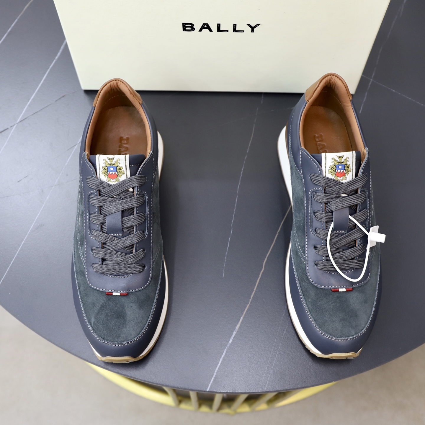 NO:778839,BALLY high-quality top handicrafts. Bally's counter has the same configuration as the original factory. The uppers are imported cowhide fabrics from Italy, and the imported water-dyed cowhide linings. The original soles are specially provided by the original factory. The exclusive movable molded soles are super comfortable. Original factory and single goods, welcome to compare, code number 39-44 (38.45 custom-made,, bally, cowhide19860909BALLY 高品质 顶级工艺品 巴利 专柜同原厂配置 ,鞋面意大利进口牛皮面料,进口水染牛皮里垫 ,鞋底原厂特供原版底,独家活动成型底超级舒适,原厂跟单货,欢迎对比,码数 39-44（38.45订做,,bally,cowhide,Men's shoes