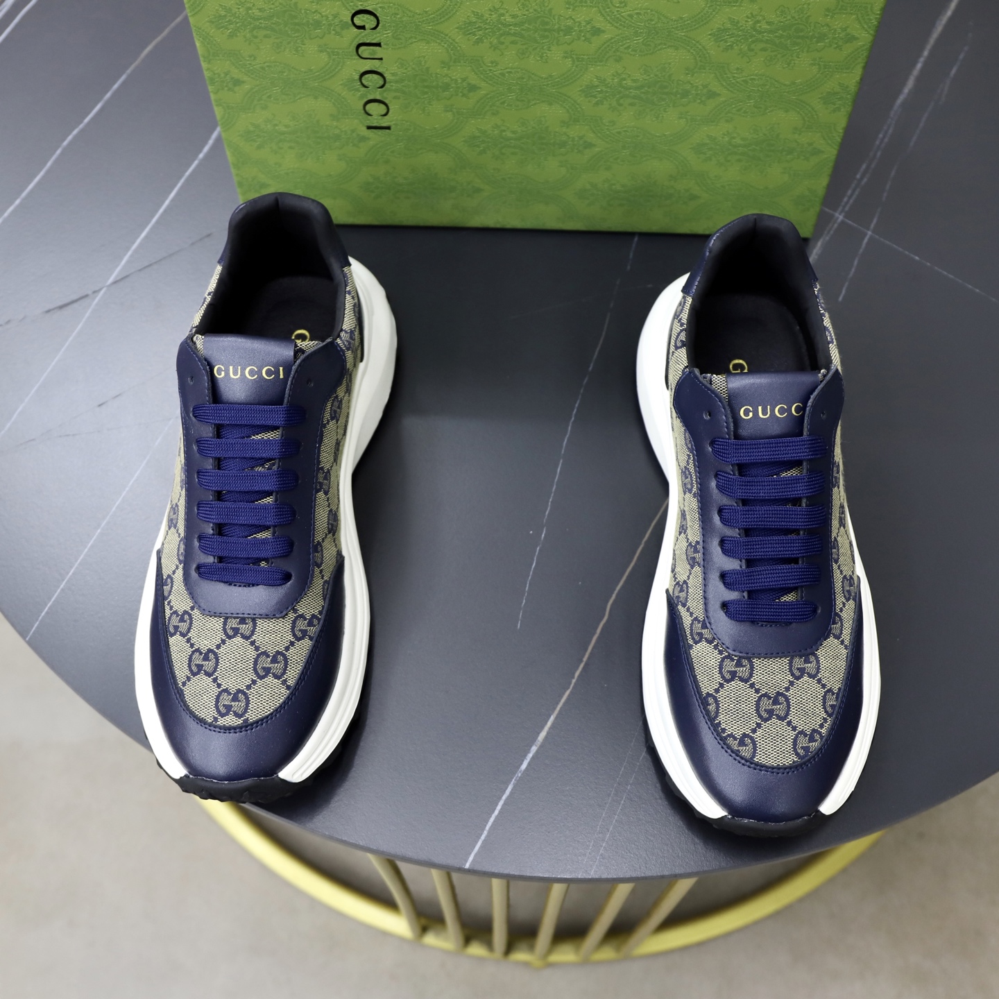 NO:779231,♂♂♂ Brand GUCCI Standard code 38-44 (45 customized) The same grade as the official website. Materials: original cowhide material splicing. Comfortable and breathable lining. Lightweight and wear-resistant sports outsole. Style category: men's fashionable casual shoes, running sports shoes, distinguished luxury brand elements, top luxury, color, actual picture color, gucci, sneakers, cowhide19860909♂♂♂ 品牌古奇GUCCI 标准码38-44（45订做） 等级官网同款 材料原厂牛皮材料拼接 舒适透气内里 轻便耐磨运动大底 款式类别男士时尚休闲鞋 跑步 运动鞋 尊贵奢侈品大牌元素 顶级奢华 颜色实物图片色,,gucci,sneakers,cowhide,Men's shoes