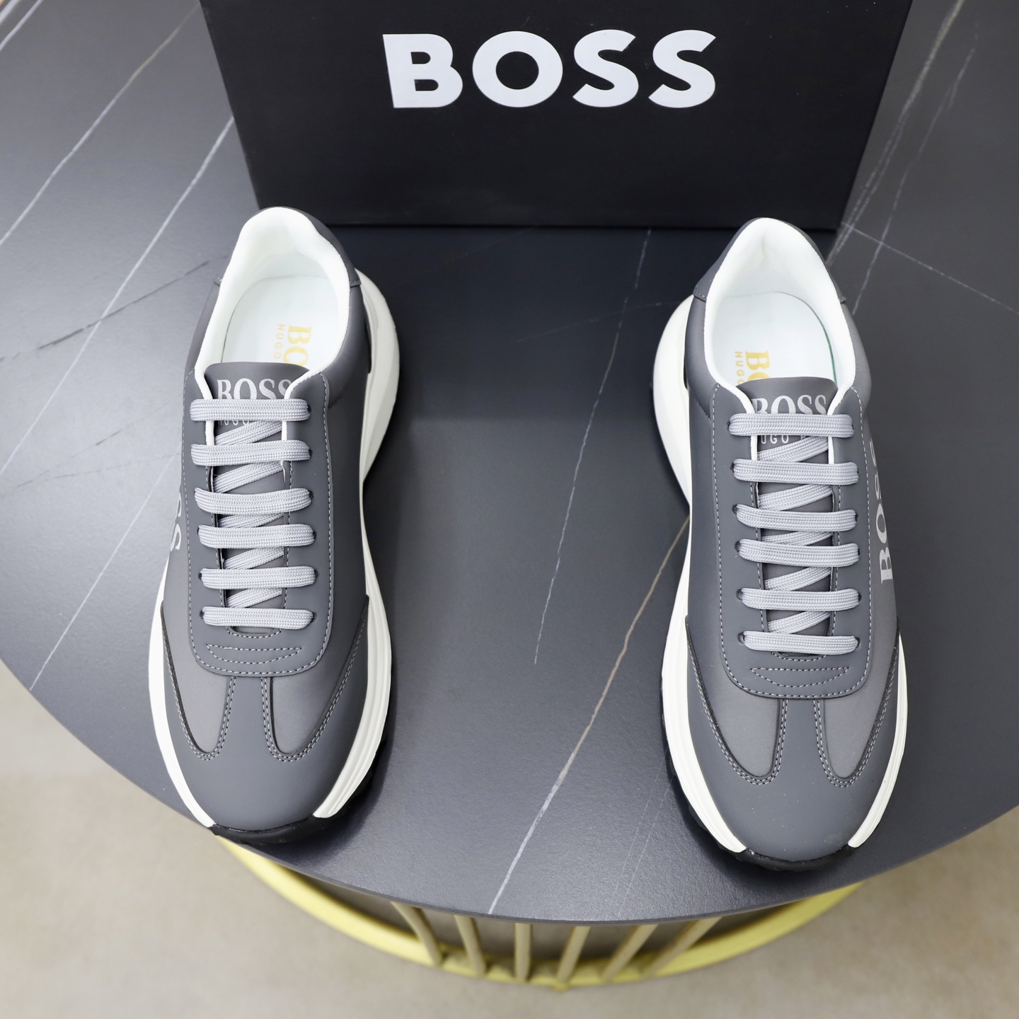 NO:779235,♂♂♂ Brand BOSS Standard code 38-44 (45 customized) The same grade as the official website. Materials: original cowhide material splicing. Comfortable and breathable lining. Lightweight and wear-resistant sports outsole. Style categories: men's fashionable casual shoes, running sneakers, noble luxury brand elements, top luxury, color, actual picture color, sneakers, cowhide19860909♂♂♂ 品牌BOSS 标准码38-44（45订做） 等级官网同款 材料原厂牛皮材料拼接 舒适透气内里 轻便耐磨运动大底 款式类别男士时尚休闲鞋 跑步 运动鞋 尊贵奢侈品大牌元素 顶级奢华 颜色实物图片色,,sneakers,cowhide,Men's shoes