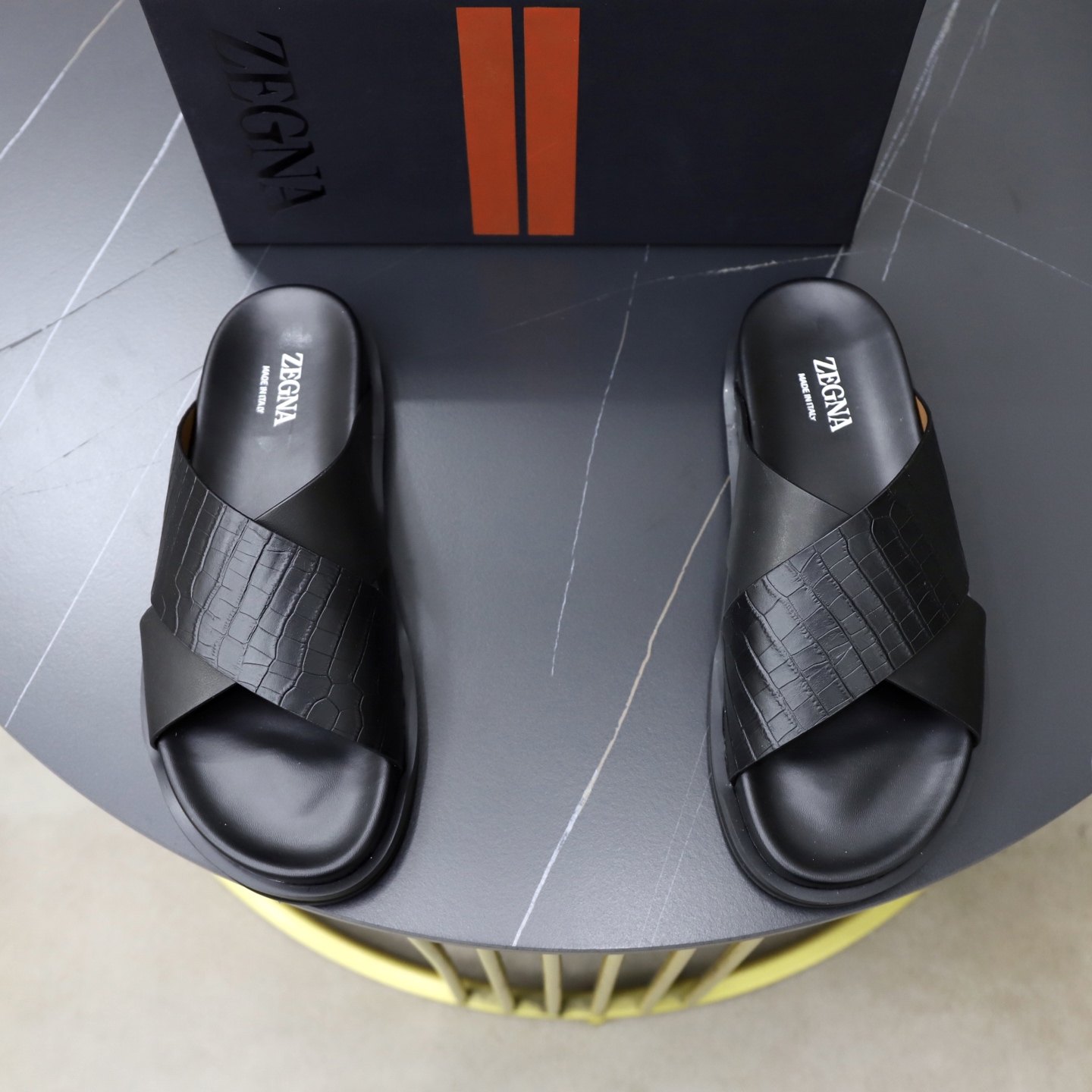 NO:779383,:♂♂♂ Brand Zegna Size 38–44 (customized for 45, 46) Level counter Original order Material original upper Wear-resistant, lightweight, soft and comfortable outsole Style category Summer new slippers Young and fashionable Comfortable feet Multi-color optional,,zegna,slippers19860909:♂♂♂ 品牌杰尼亚 码数38–44（45、46定制） 等级专柜 原单 材料原版鞋面 耐磨轻便柔软舒适大底 款式类别夏季新款拖鞋 年轻时尚 脚感舒适 颜色多色可选,,zegna,slippers,Men's shoes