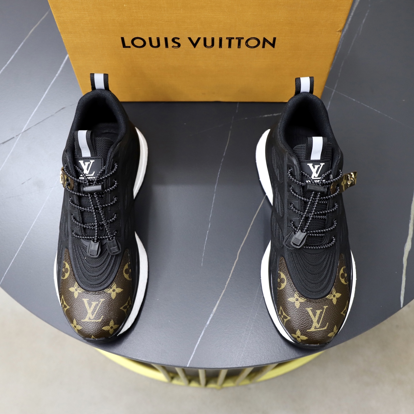 NO:779395,♂♂♂ Brand LV Louis Vuitton Standard code 38-44 (45 customized) The same grade as the official website. Materials: original leather splicing. Comfortable and breathable lining. Original wear-resistant outsole. Style categories: men's fashionable casual shoes, running sneakers, noble luxury brand elements, top luxury, color, actual picture color, louis vuitton, louis vuitton, sneakers19860909♂♂♂ 品牌LV路易威登 标准码38-44（45订做） 等级官网同款 材料原厂皮料拼接 舒适透气内里 原厂耐磨大底 款式类别男士时尚休闲鞋 跑步 运动鞋 尊贵奢侈品大牌元素 顶级奢华 颜色实物图片色,,louis vuitton,louis vuitton,sneakers,Men's shoes