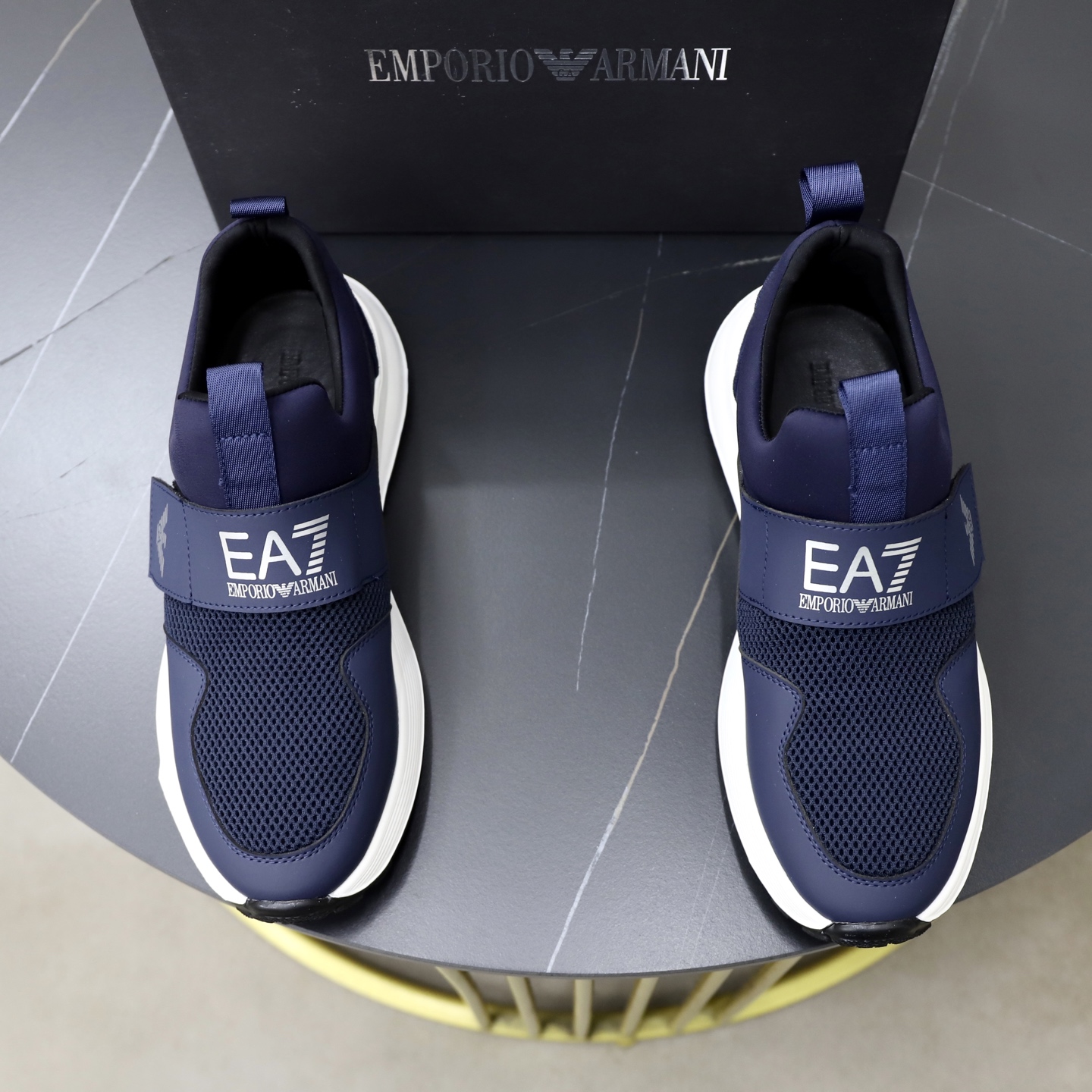 NO:779676,♂♂♂ Brand Armani Standard code 38-44 (45 customized) The same grade as the official website Materials original leather splicing Comfortable and breathable lining Original wear-resistant outsole Style category Men's fashionable casual shoes Running sneakers Distinguished luxury big-name elements Top luxury Color actual picture color, armani, sneakers19860909♂♂♂ 品牌阿玛尼 标准码38-44（45订做） 等级官网同款 材料原厂皮料拼接 舒适透气内里 原厂耐磨大底 款式类别男士时尚休闲鞋 跑步 运动鞋 尊贵奢侈品大牌元素 顶级奢华 颜色实物图片色,,armani,sneakers,Men's shoes