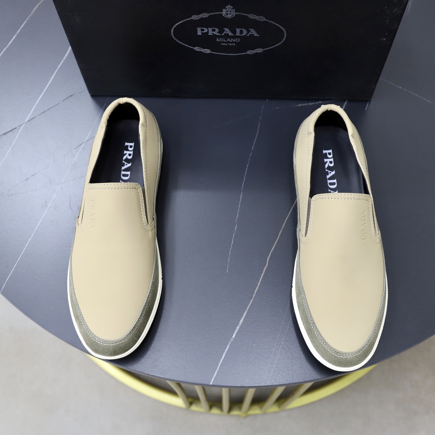 NO:781467,♂♂♂ Brand PRADA Standard code 38-44 (45 customized) The same grade as the official website. Materials: original leather splicing. Comfortable and breathable sheepskin lining. Original wear-resistant outsole. Style categories: men's fashionable casual shoes, running sneakers, noble luxury brand elements, top luxury, color, actual picture color, prada, prada, sneakers, sheepskin19860909♂♂♂ 品牌普拉达PRADA 标准码38-44（45订做） 等级官网同款 材料原厂皮料拼接 舒适透气羊皮内里 原厂耐磨大底 款式类别男士时尚休闲鞋 跑步 运动鞋 尊贵奢侈品大牌元素 顶级奢华 颜色实物图片色,,prada,prada,sneakers,sheepskin,Men's shoes