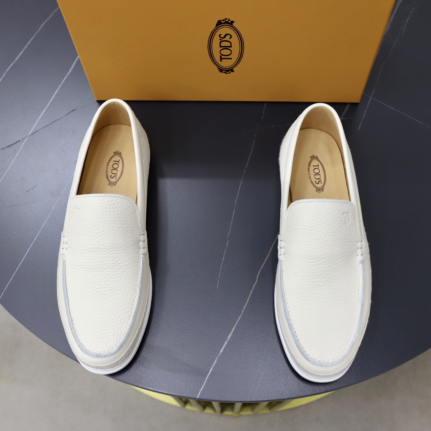 NO:782435,[TOD's] Tod's - High-end quality original order - Upper calfskin/nubuck leather Air compressor brand logo - Water-dyed cowhide inside - Outsole TPR·Rubber foam molding outsole -Super high quality control·Fine workmanship, highlighting (high-end·luxury·grade) -Size 38–44 (45, can be customized),,Tod's,cowhide19860909【TOD‘s】托德斯 -高端品质 原单 -鞋面 小牛皮/磨砂皮 空压品牌logo -内里水染牛皮 -大底TPR·橡发泡成型大底 -超高品控·做工精细,凸显(高端·贵气·档次) -Size 38–44（45,可定做),,Tod's,cowhide,Men's shoes