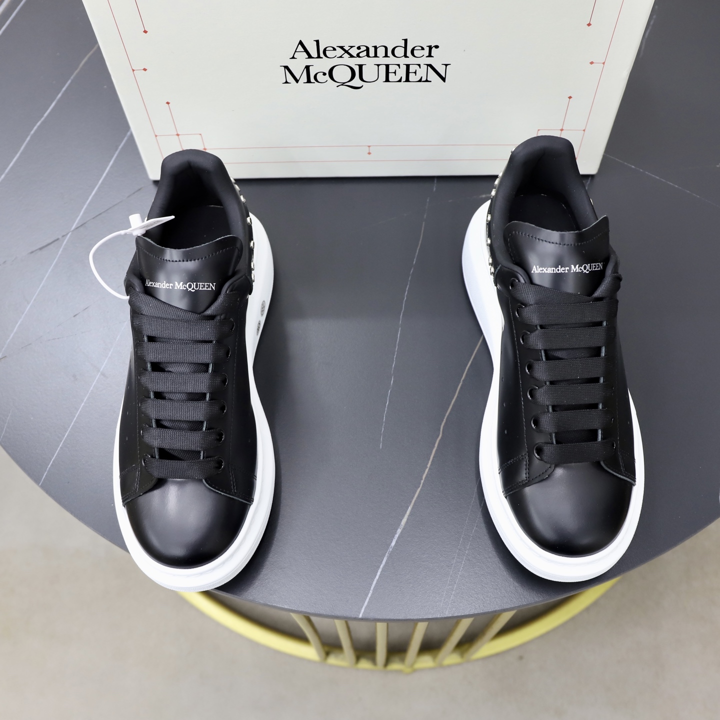 NO:782764,Top quality, full set of packaging, product trademark McQuee* 'McQueen*' low-top sneakers, correct size: 35-45 (can be customized to 34.40.41 for women, 46.47 for men) Product material upper imported first-layer cowhide, water-dyed sheepskin lining, original outsole.,,alexander mcqueen,sneakers,cowhide,sheepskin19860909顶级品质 全套包装 商品商标McQuee*「麦昆*」低帮运动鞋 正码码数: 35-45(可订做女34.40.41,男46.47) 商品材料鞋面进口头层牛皮,水染羊皮内里,原版大底.,,alexander mcqueen,sneakers,cowhide,sheepskin,Men's shoes