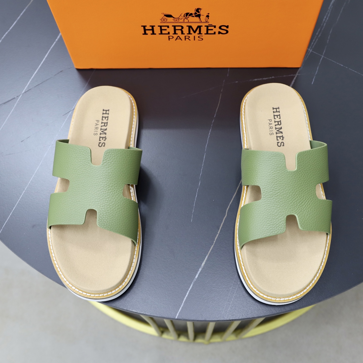 NO:783046,♂♂♂ Brand Hermès Size 38–44 (45 customized) Grade counter Original order Material original upper Wear-resistant, lightweight, soft and comfortable outsole Style category Summer new slippers Young and fashionable Comfortable feet Multi-color options, hermes, slippers19860909♂♂♂ 品牌爱马仕 码数38–44（45定制） 等级专柜 原单 材料原版鞋面 耐磨轻便柔软舒适大底 款式类别夏季新款拖鞋 年轻时尚 脚感舒适 颜色多色可选,,hermes,slippers,Men's shoes