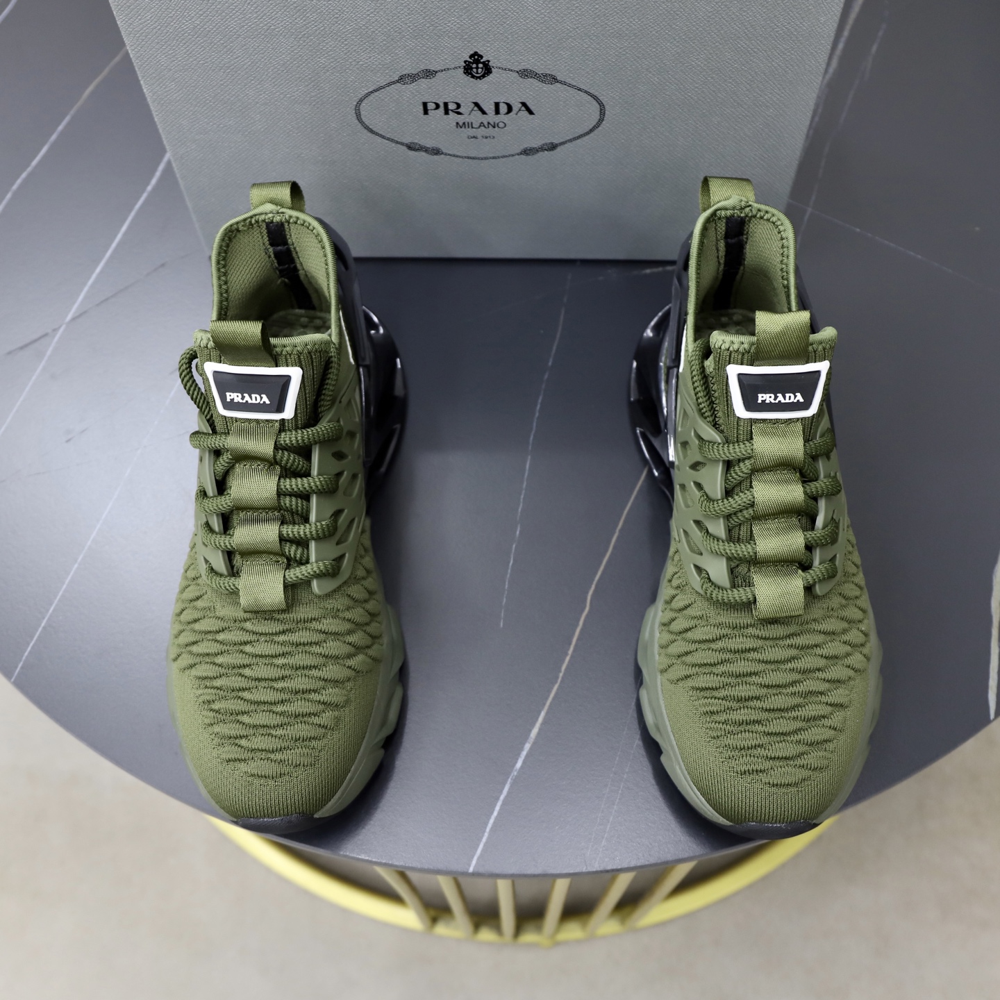 NO:783063,♂♂♂ Brand Prada Standard code 38-44 (45 customized) The same grade as the official website. Materials: original knitted fabric splicing. Comfortable and breathable lining. Original wear-resistant outsole. Style categories: men's fashionable casual shoes, running sneakers, noble luxury brand elements, top luxury, color, actual picture color, prada, sneakers19860909♂♂♂ 品牌普拉达 标准码38-44（45订做） 等级官网同款 材料原厂针织面料拼接 舒适透气内里 原厂耐磨大底 款式类别男士时尚休闲鞋 跑步 运动鞋 尊贵奢侈品大牌元素 顶级奢华 颜色实物图片色,,prada,sneakers,Men's shoes