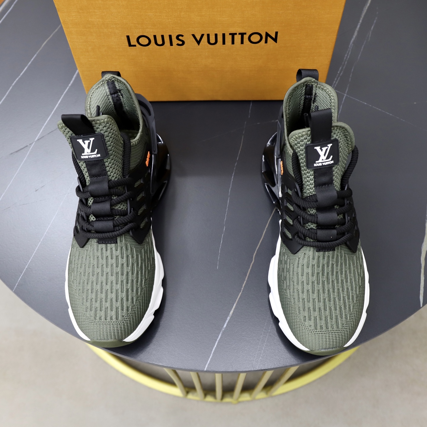 NO:783070,♂♂♂ Brand Lv Louis Vuitton Standard code 38-44 (45 customized) The same grade as the official website. Materials: original knitted fabric splicing. Comfortable and breathable lining. Original wear-resistant outsole. Style categories: men's fashionable casual shoes, running sneakers, noble luxury brand elements, top luxury, color, actual picture color, louis vuitton, louis vuitton, sneakers19860909♂♂♂ 品牌Lv路易威登 标准码38-44（45订做） 等级官网同款 材料原厂针织面料拼接 舒适透气内里 原厂耐磨大底 款式类别男士时尚休闲鞋 跑步 运动鞋 尊贵奢侈品大牌元素 顶级奢华 颜色实物图片色,,louis vuitton,louis vuitton,sneakers,Men's shoes