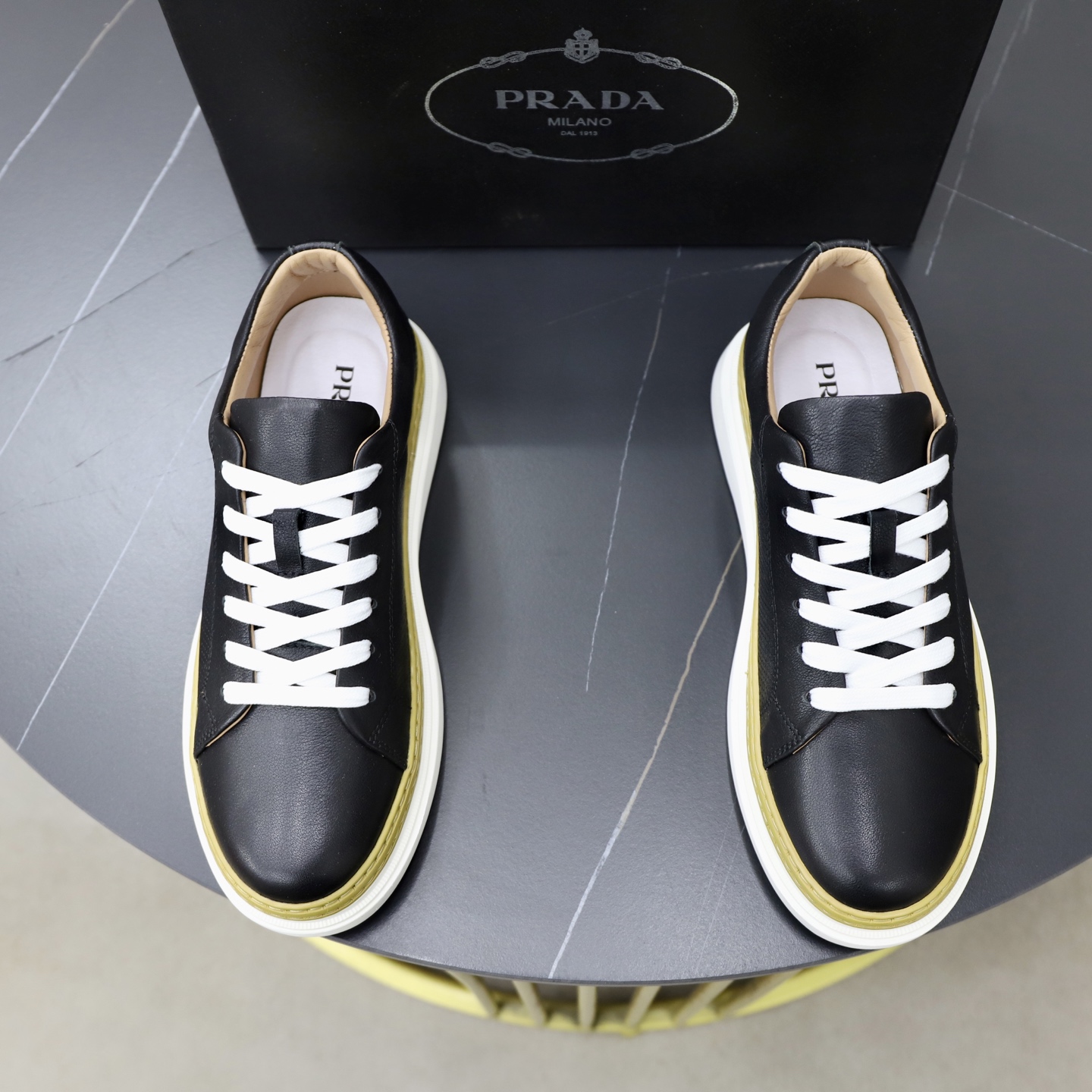 NO:783180,♂♂♂ Brand PRADA Standard code 38–44 (45 can be customized) The same grade as the official website Material original cowhide fabric Comfortable pigskin lining Lightweight wear-resistant outsole Style category Men's fashionable casual shoes Running sneakers Distinguished luxury brand elements Top luxury Colors Actual picture color, prada, prada, sneakers, cowhide19860909♂♂♂ 品牌普拉达PRADA 标准码38–44（45可订做） 等级官网同款 材料原版牛皮面料 舒适猪皮内里 轻便耐磨大底 款式类别男士时尚休闲鞋 跑步 运动鞋 尊贵奢侈品大牌元素 顶级奢华 颜色实物图片色,,prada,prada,sneakers,cowhide,Men's shoes
