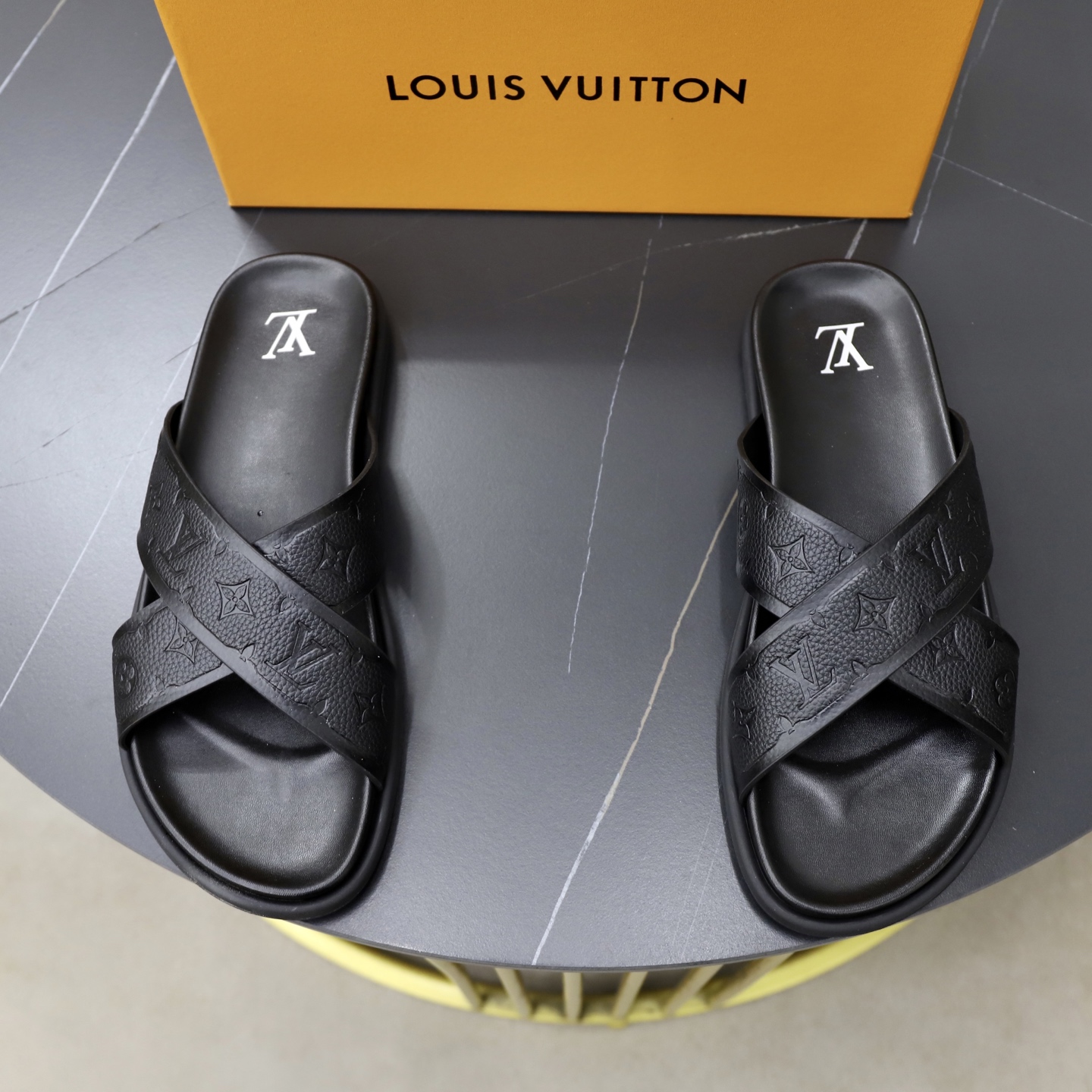 NO:783776,LV Louis Vuitton 39-45 high-end boutique luxury slippers, 1:1 high-end quality, casual and sunny, loose and comfortable, the highest version of high-quality boutique, a must-have in summer!  ,,louis vuitton,louis vuitton,slippers19860909LV路易威登39-45 高端精品 奢品拖鞋,1:1高端品质,休闲阳光宽松舒适型,最高版本高品质精品,经夏季必入哦！,,louis vuitton,louis vuitton,slippers,Men's shoes