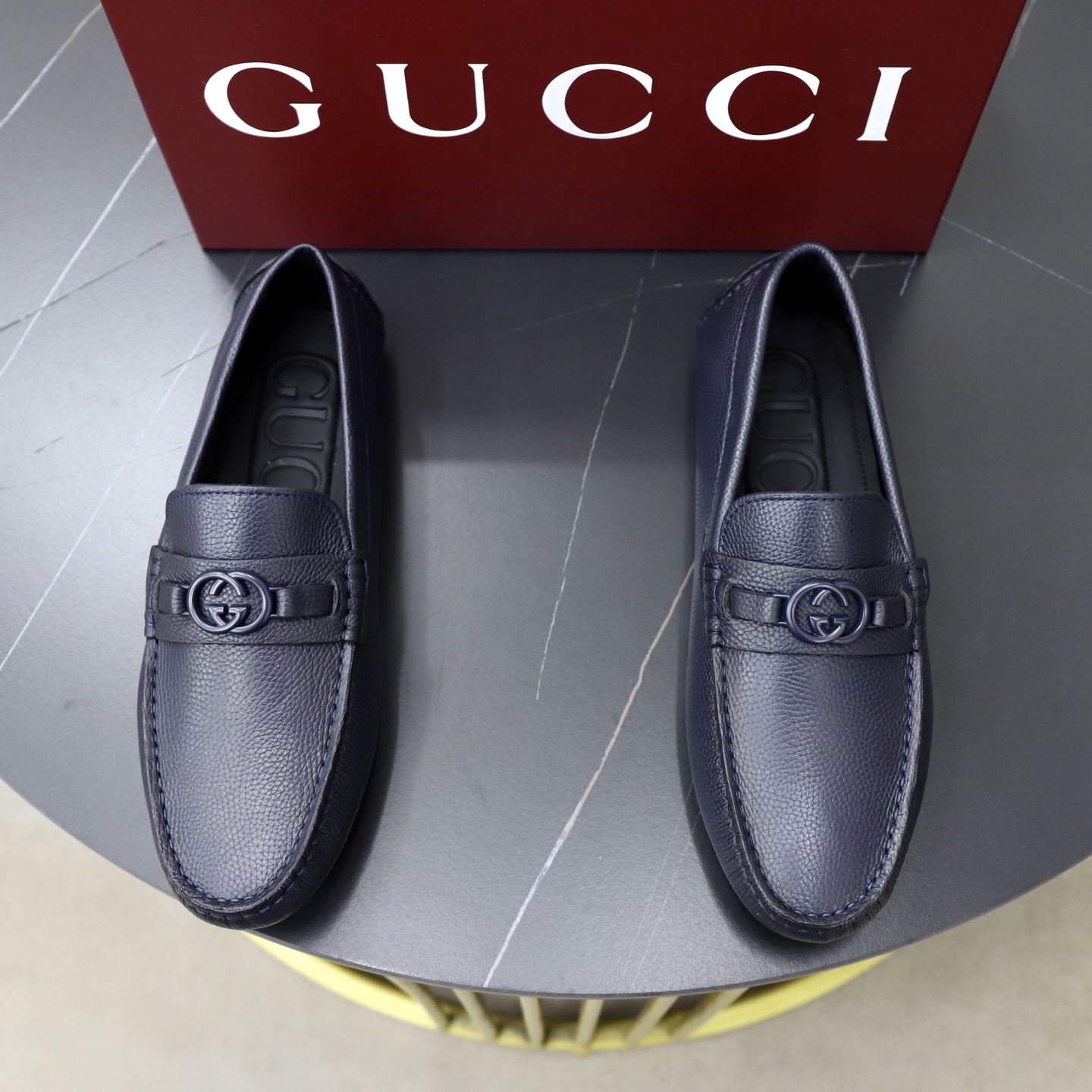 NO:828544,Gucci high quality top handicrafts Gucci Doudou shoes counter classic model original factory configuration, Italian imported cowhide fabric, imported cowhide lining, breathable and comfortable, original soles specially provided by the factory and super comfortable, original factory follow-up goods, size male 38-44 (customized 45 46),,gucci,cowhide19860909Gucci 高品质 顶级工艺品 古奇 豆豆鞋专柜经典款原厂配置,意大利进口牛皮面料,进口牛皮内里垫,透气舒适,鞋底原厂特供原版底超级舒适,原厂跟单货, 码数 男38-44（订做 45 46),,gucci,cowhide,Men's shoes
