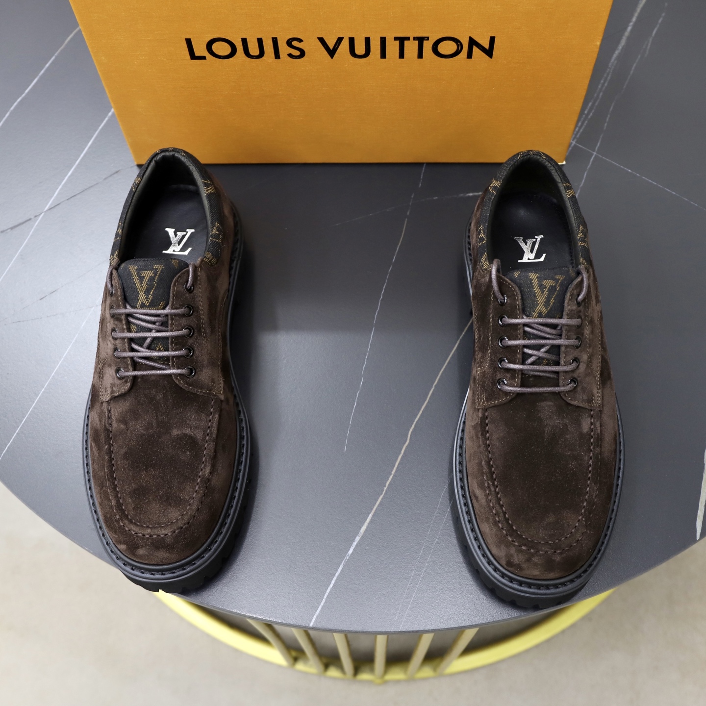 NO:829748,Top original item [LV] Louis Vuitton, regular sizes 39 to 44 (38, 45, 46 can be customized), classic small leather shoes!  goods!  [Original leather calfskin] [Not an ordinary material ready-made in the market!  】Top craftsmanship [Strong] Fully imported raw leather calfskin from Italy (super strong texture and feel), imported specific calfskin inside, original foamed wear-resistant outsole!  !  Super ceremonial!  Gentleman style!  Drawer shoe box,,louis vuitton,louis vuitton,cowhide19860909顶级原单【LV】路易威登 正码39一44（38、45、46可定做） 经典款小皮鞋型！货！【原版皮小牛皮】【并非市场现成材普通材料！】顶级手工艺[强]意大利全面进口原皮料小牛皮(超强质感、手感),内里进口特定小牛皮 原版发泡耐磨大底！！超级仪式感！绅士风！抽屉式鞋盒,,louis vuitton,louis vuitton,cowhide,Men's shoes
