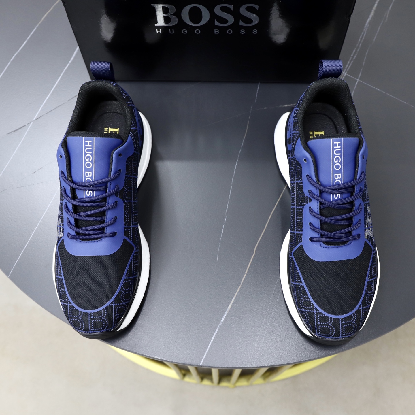 NO:829938,♂♂♂ Brand BOSS Standard code 38-44 (45 customized) The same grade as the official website. Materials: original knitted fabric splicing. Comfortable and breathable lining. Original wear-resistant outsole. Style categories: men's fashionable casual shoes, running sneakers, noble luxury brand elements, top luxury, color, actual picture color, sneakers19860909♂♂♂ 品牌BOSS 标准码38-44（45订做） 等级官网同款 材料原厂针织面料拼接 舒适透气内里 原厂耐磨大底 款式类别男士时尚休闲鞋 跑步 运动鞋 尊贵奢侈品大牌元素 顶级奢华 颜色实物图片色,,sneakers,Men's shoes