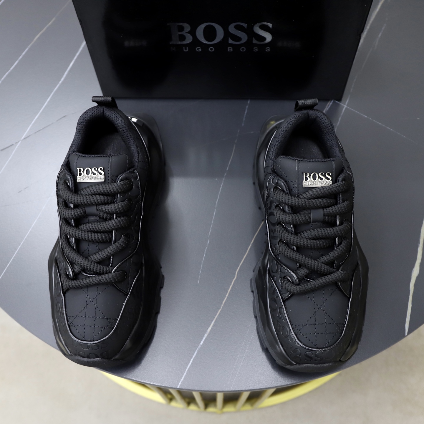 NO:829950,[BOSS] New product Milan fashion catwalk style, fashionable people must-have cowhide embossed imported waterproof fabric breathable mesh special outsole size 39-44 (38 45 46 customized),,cowhide19860909【BOSS】新品米兰时装走秀款大咖风范,时尚潮人必备牛皮压花进口防水布透气网里特供大底码数39-44（38 45 46定做）,,cowhide,Men's shoes