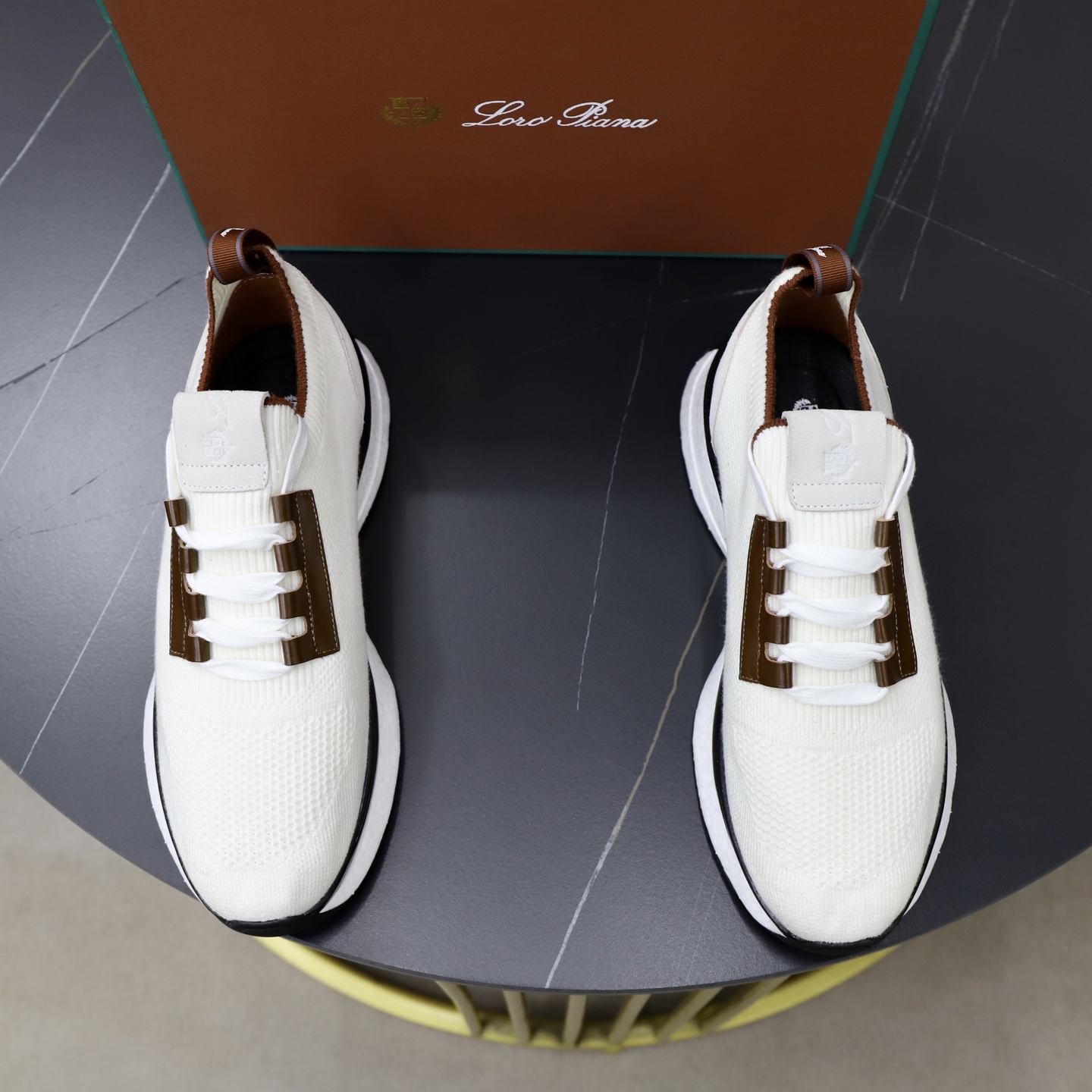NO:829977,♂♂♂ Brand L P Standard code 38-44 (45 customized) The same grade as the official website. Materials: original knitted fabric splicing. Comfortable and breathable lining. Original wear-resistant outsole. Style categories: men's fashionable casual shoes, running sneakers, noble luxury brand elements, top luxury, color, actual picture color, sneakers19860909♂♂♂ 品牌L P 标准码38-44（45订做） 等级官网同款 材料原厂针织面料拼接 舒适透气内里 原厂耐磨大底 款式类别男士时尚休闲鞋 跑步 运动鞋 尊贵奢侈品大牌元素 顶级奢华 颜色实物图片色,,sneakers,Men's shoes