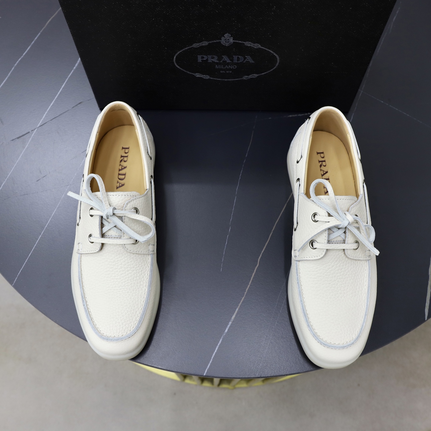 NO:830000,The new Prada counters are on sale at the same time, with cowhide upper, water-dyed cowhide lining, original rubber outsole, impeccable details, standard size 38–44 (45 customized.,, prada, prada, cowhide19860909普拉达Prada 新款专柜同步发售,鞋面牛绒,水染牛皮内里,原版橡胶大底,完美细节无可挑剔,标准码38–44（45订做.,,prada,prada,cowhide,Men's shoes
