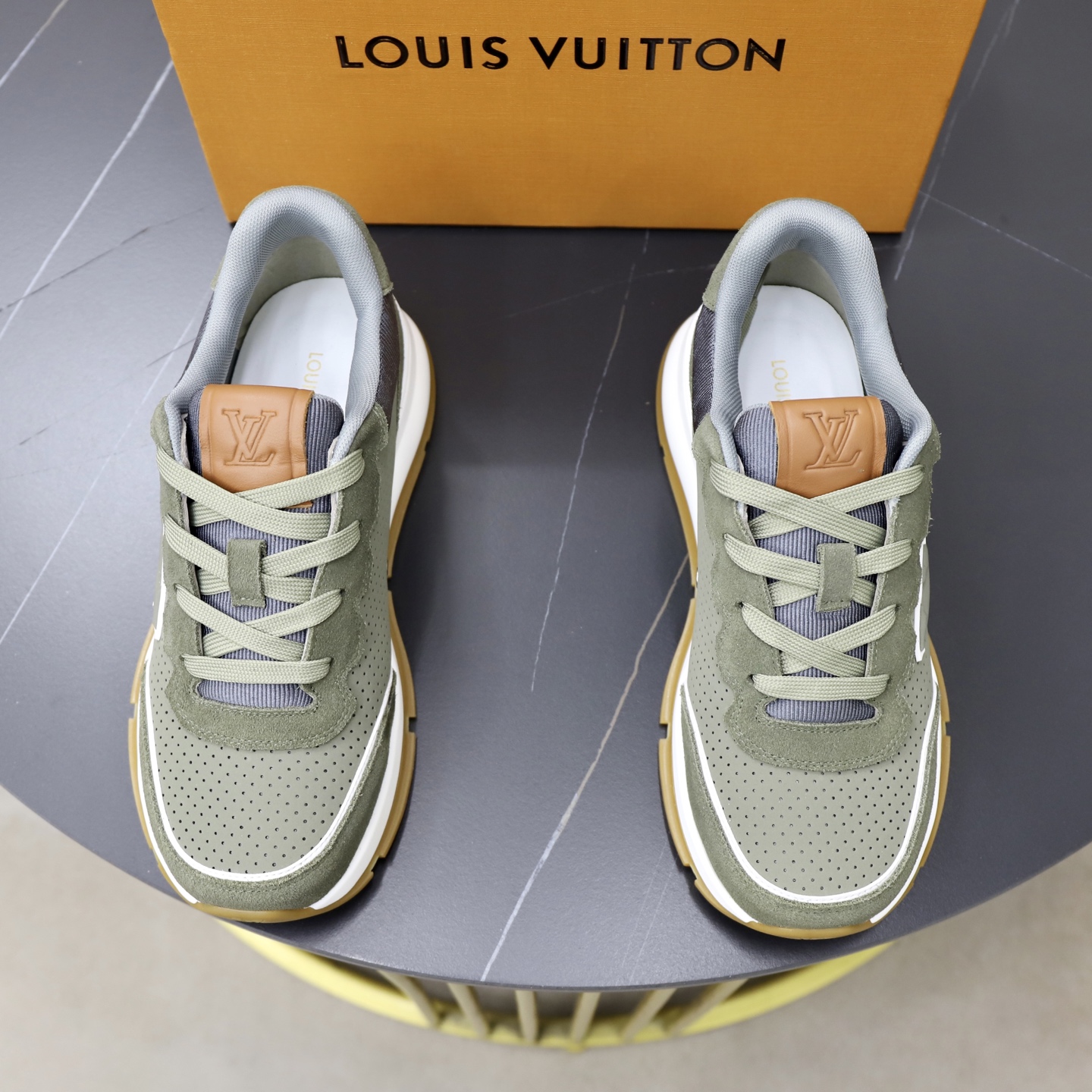 NO:830023,LV~Louis Vuitton trendy men's shoes, new shipments, latest matching, same style as the official website, super high quality, best-selling season [strong][strong][strong] Selected first-layer cowhide, comfortable and breathable mesh lining, original last, comfortable on the foot, wear-resistant rubber outsole, size 38-44. (4546 custom-made),,louis vuitton,louis vuitton,cowhide19860909LV~路易威登潮流男鞋 新款出货 最新搭配 官网同款 超高品质 当季热卖 [强][强][强]精选头层牛皮 舒适透透气网布内里 原版套楦 上脚舒适 耐磨橡胶大底 码数38-44.（4546订做）,,louis vuitton,louis vuitton,cowhide,Men's shoes