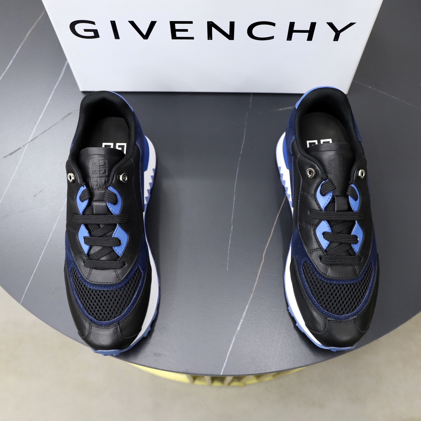 NO:831361,[GIVENCHY] Givenchy - high-end quality original casual sports shoes - upper; Nappa calfskin, suede calfskin, brand hollow mesh canvas, tongue. Air-pressure brand logo - brand canvas lining, feet; water-dyed cowhide - outsole ultra-light wear-resistant velvet rubber; combined molded two-color outsole - ultra-high quality control and fine workmanship (high-end, luxury, grade) -Size  39-44 (38,45, can be customized)·G0136,,givenchy,givenchy,sneakers,cowhide19860909【GIVENCHY】纪梵希 -高端品质 原单·休闲运动鞋 -鞋面；纳帕小牛皮、反绒小牛皮、品牌镂空网帆布、鞋舌.空压品牌logo -内里品牌帆布,垫脚；水染牛皮 -大底超轻耐磨绒·橡胶; 组合成型双色大底 -超高品控·做工精细凸显(高端·贵气·档次) -Size 39-44（38,45,可订做)·G0136,,givenchy,givenchy,sneakers,cowhide,Men's shoes