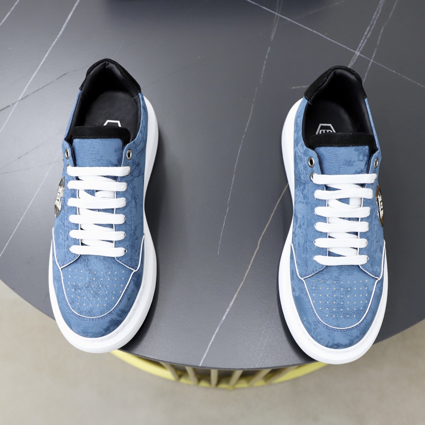 NO:831402,PHILIPP PLEIN-Philip Plein Size 38-44 (customized for 45) Plein men's shoes, if you want good quality products, check it out. The counter has what I like, from the leather to the details, it is a high-quality product!  Please feel the quality of German handmade products with your heart!  Luxury and nobility are a must. They are all made of imported original materials and special hardware decoration, just to create a more comfortable wearing experience. Sheepskin lining, original rubber outsole is a must-have for handsome men, you deserve it!  ,,PHILIPP PLEIN,sheepskin19860909PHILIPP PLEIN-菲利普普来因Size38-44（45定制）普来因男鞋要好货的看过来,专柜啥样我啥样,从皮料到细节,堪称精品！请用心感受德国纯手工制造的品质！奢华尊贵那是必须的,全部采用进口原版材质 专用五金装饰,只为打造更为舒适的穿着体验,羊皮内里,原版橡胶大底型男必备,你值得拥有！,,PHILIPP PLEIN,sheepskin,Men's shoes