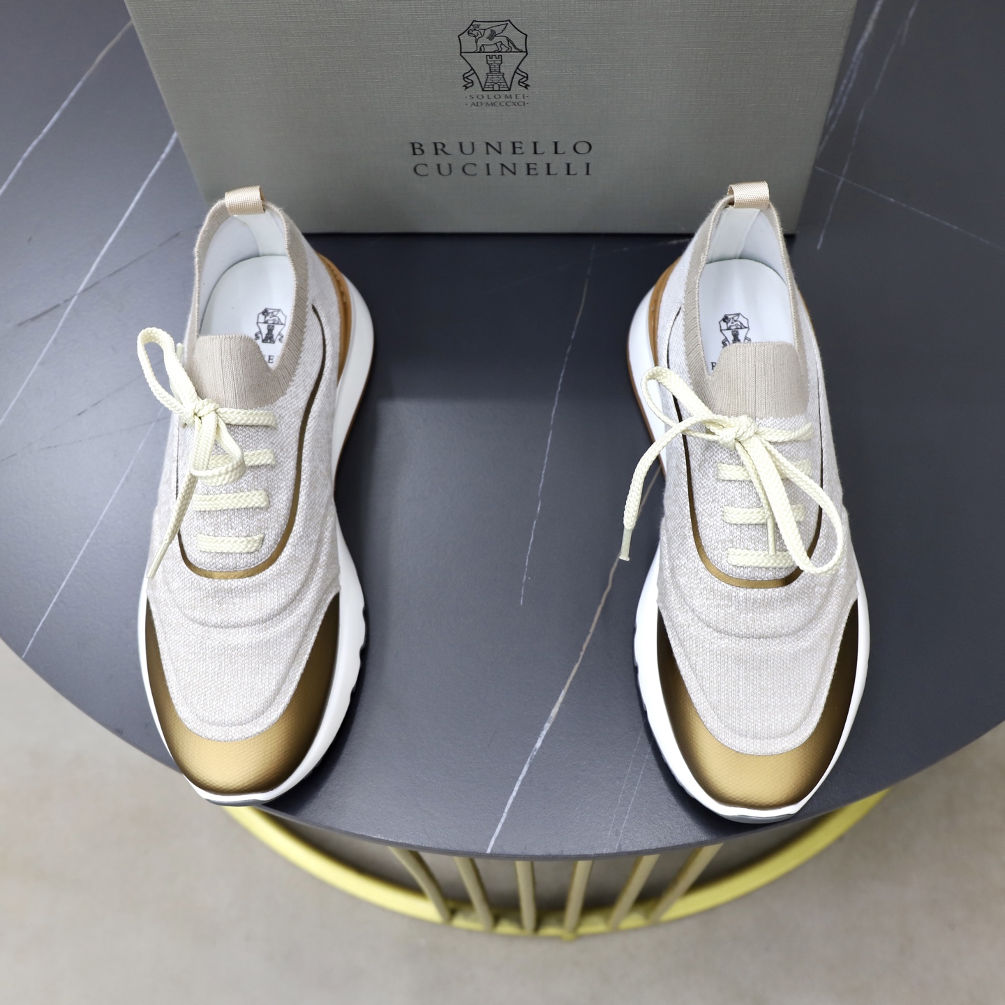 NO:831591,Brunello Cucinelli's high-quality top crafts. The BC counter is equipped with the original factory, imported Italian cowhide fabrics, high-quality splicing and complex craftsmanship, breathable and comfortable. The soles are specially provided by the original factory and are super comfortable. Original factory and single goods, welcome to compare, code number 38-44 (customized 45), brunello cucinelli, cowhide19860909Brunello Cucinelli 高品质 顶级工艺品 BC 专柜同步原厂配置,意大利进口牛皮面料,高品质拼接复杂工艺,透气舒适 鞋底原厂特供原版底超级舒适,原厂跟单货,欢迎对比,码数 38-44(订做45 ),,brunello cucinelli,cowhide,Men's shoes