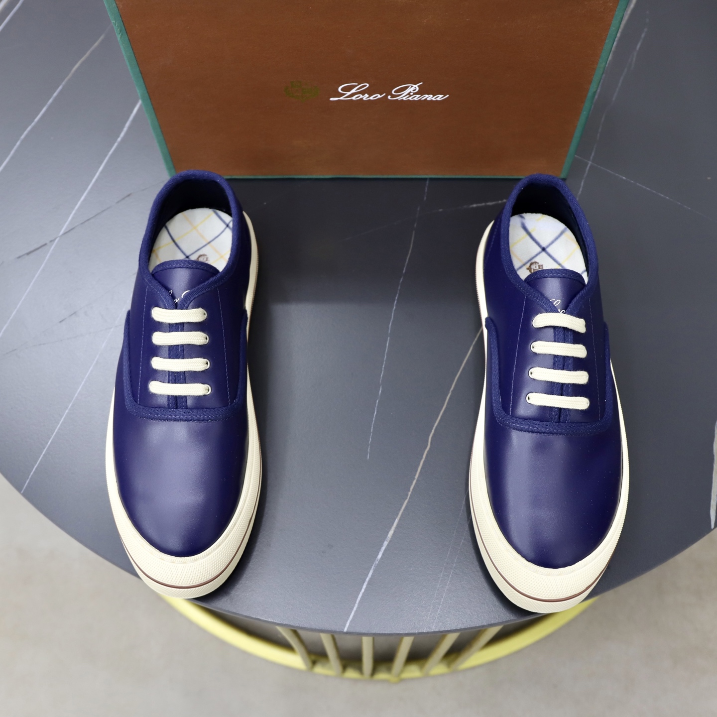 NO:833028,Loropiana LP men's shoes size; 38-44 '45.46 customization' original cowhide fabric. It is really easy to wear, lazy, loose, casual, perfect comfort, and there are many color choices, and they all look good with clothes. Is it true that Loropiana can bring social value?  “Loropiana is the best thing money can buy”,,loro piana,loro piana,cowhide19860909Loropiana 诺悠翩雅 LP男鞋 size ；38-44 「45.46定制」原厂牛皮面料 真的特别好穿,慵懒、松弛、随性,舒适度满分, 并且颜色的选择很多,搭配衣服也都很好看 都说 Loropiana能带来社交价值是真的吗？ “Loropiana 是能用钱买到的最好的东西”,,loro piana,loro piana,cowhide,Men's shoes