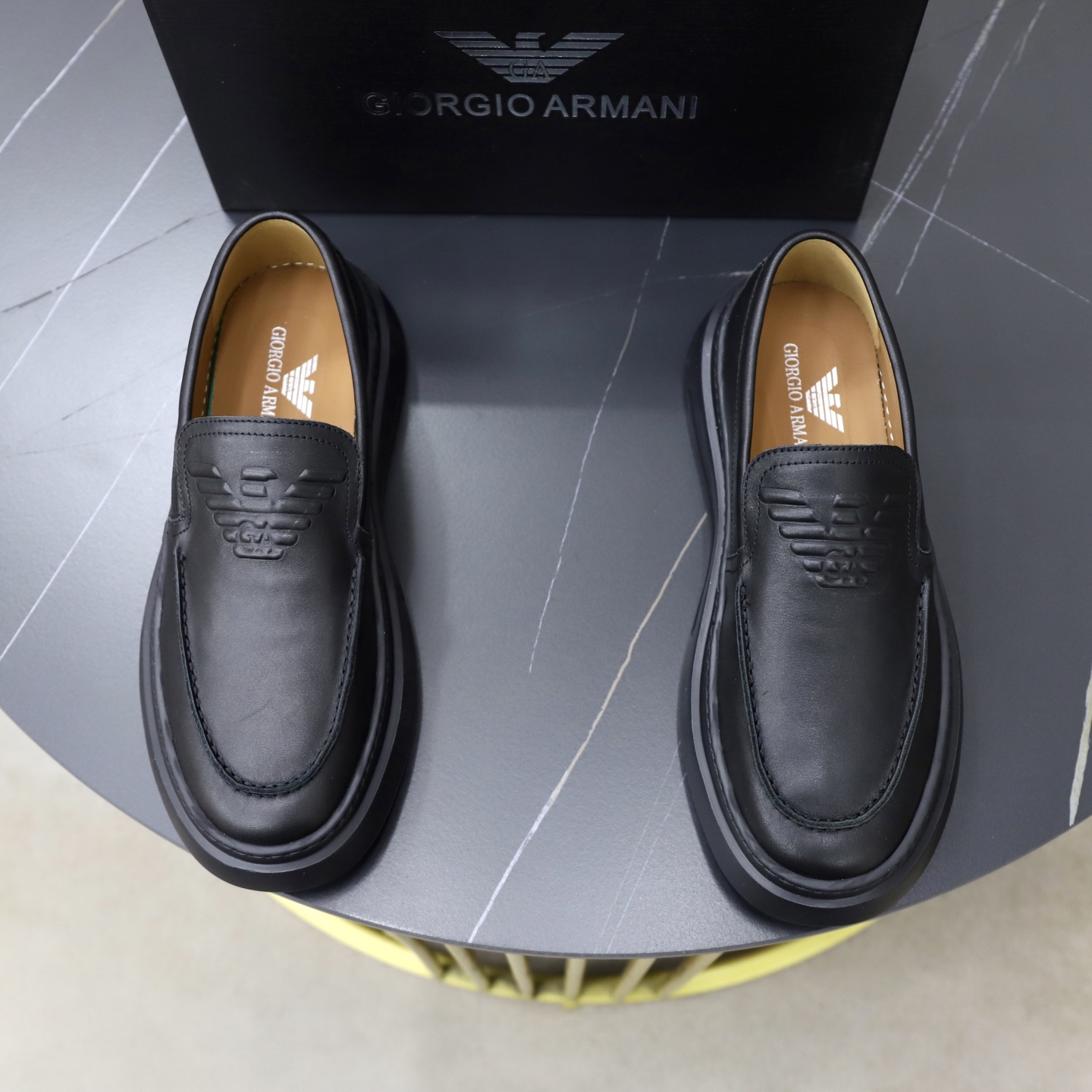 NO:833368,♂♂♂ Brand Armani ARM NI Standard code 38-44 (45 customized) The same grade as the official website Material original cowhide surface Comfortable cowhide lining Lightweight wear-resistant outsole Style category Men's fashionable casual shoes Running sports shoes Distinguished luxury brand elements Top luxury Colors Actual picture color, armani, sneakers, cowhide19860909♂♂♂ 品牌阿玛尼ARM NI 标准码38-44（45定制） 等级官网同款 材料原版牛皮面 舒适牛皮内里 轻便耐磨大底 款式类别男士时尚休闲鞋 跑步 运动鞋 尊贵奢侈品大牌元素 顶级奢华 颜色实物图片色,,armani,sneakers,cowhide,Men's shoes