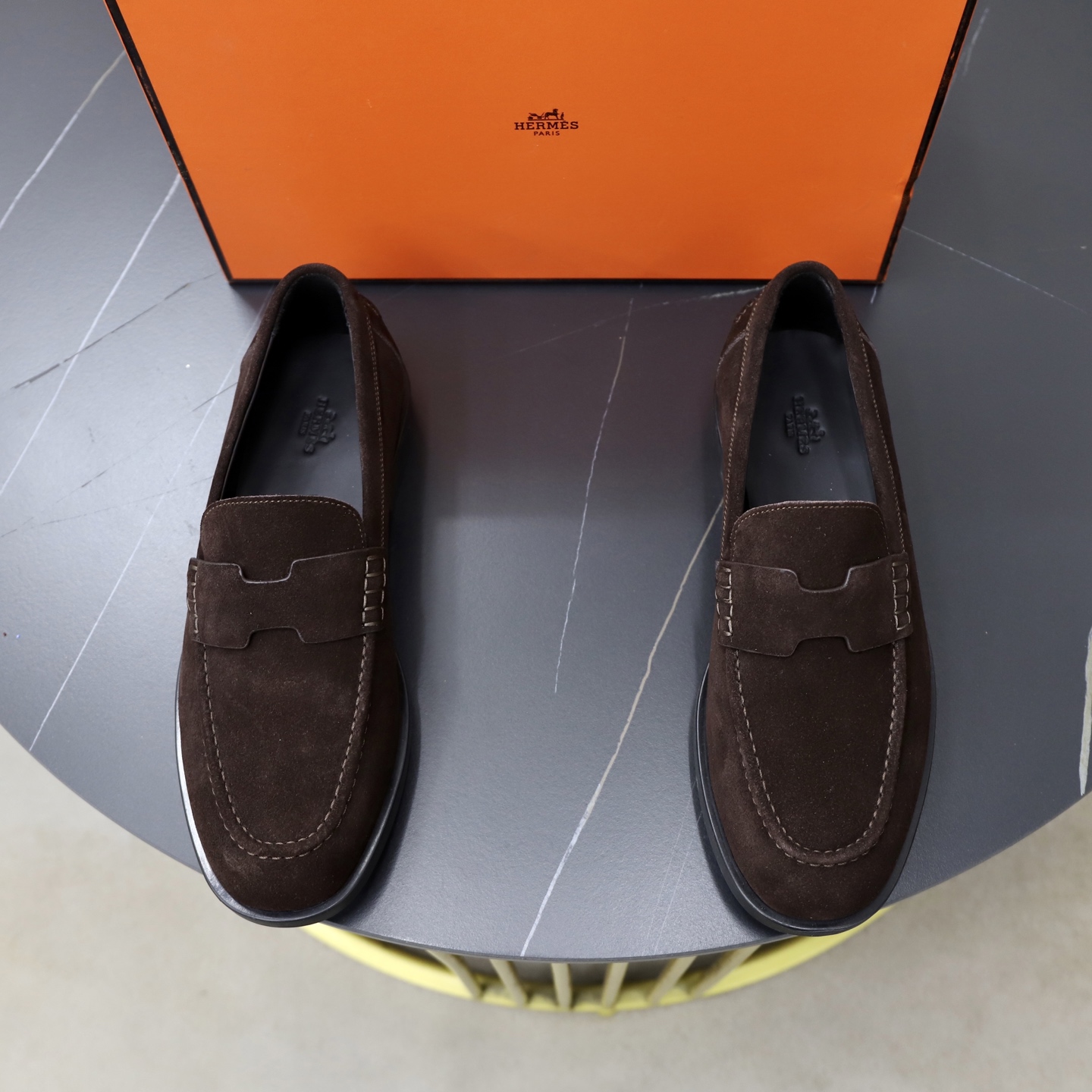 NO:833982,Hermes high-quality top handicrafts Hermès leather shoes counters are on sale simultaneously with original factory configuration, original cowhide fabric imported from Italy, high-quality splicing technology, fully imported water-dyed cowhide lining, original soles specially provided by the factory and super comfortable, original factory and single goods are welcome to compare, code number 39-44 (customized 38 45 46), hermes, hermes, cowhide19860909Hermes 高品质 顶级工艺品 爱马仕 皮鞋专柜同步发售原厂配置,意大利进口原版牛皮面料,高品质拼接工艺,全进口水染牛皮里垫,鞋底原厂特供原版底超级舒适,原厂跟单货欢迎对比,码数 39-44（ 订做 38 45 46）,,hermes,hermes,cowhide,Men's shoes