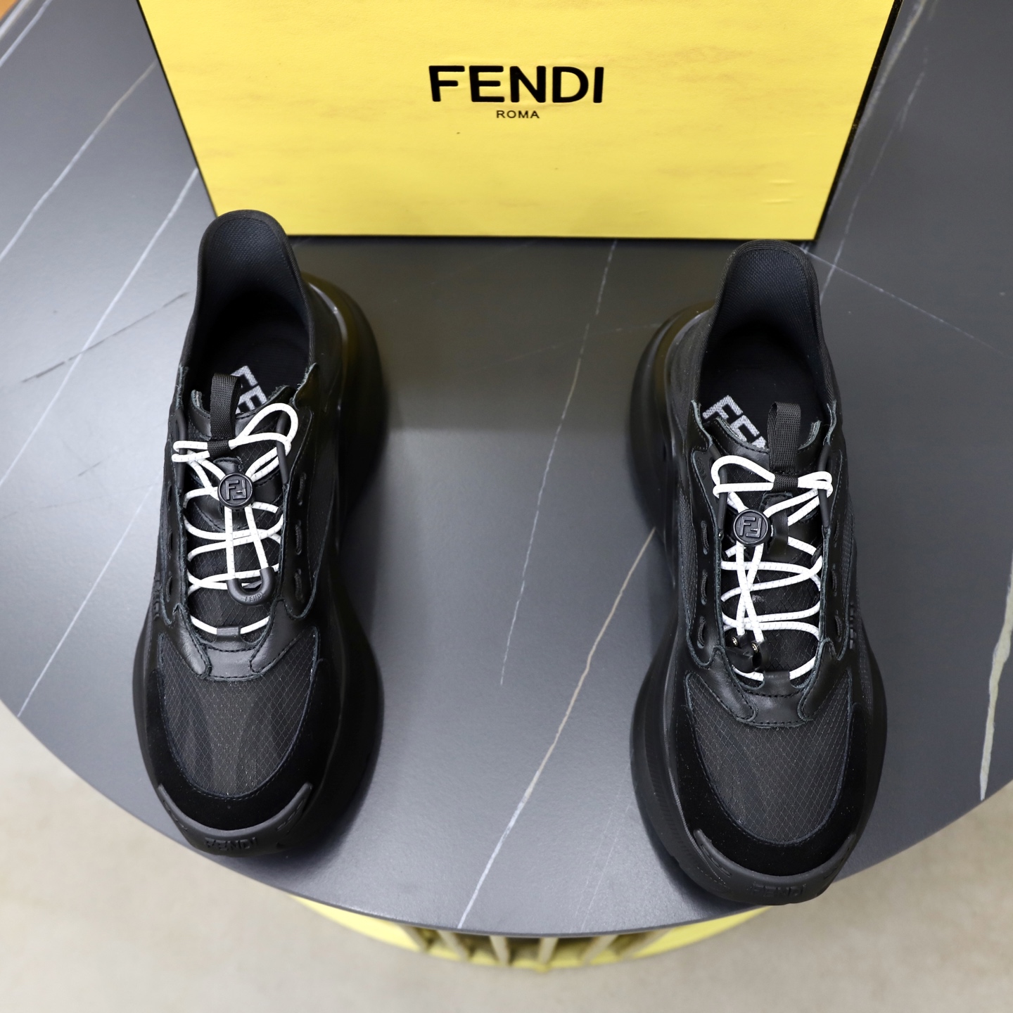 NO:834403,Brand Fendi (FENDI) Size 38-44 (45 customized) Grade original order quality High version Material Imported cowhide High-quality and comfortable lining Original lightweight non-slip outsole Style category: travel fashion casual shoes versatile trend, fendi, fendi, cowhide19860909品牌芬迪（FENDI） 尺码38-44（45定制） 等级原单品质 高版本 材料 进口牛皮 优质舒适内里 原版轻便防滑大底 款式类别: 旅游出行 时尚休闲鞋百搭潮流,,fendi,fendi,cowhide,Men's shoes