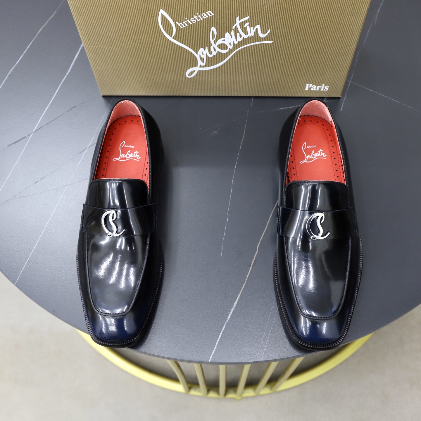 NO:834421,High version of CL red bottom series, top purchasing original series/Italian imported cowhide, imported genuine leather, completely 1:1, original sole provided by the original factory, exclusive movable molded sole, super comfortable, original factory follow-up goods, high quality, can be entered and exited at will, welcome to compare code number: 38-44 (45 and 46 can be customized),,cowhide19860909高版本 CL红底系列顶级代购原单系列/意大利进口牛皮全,进口真皮里,完全1比1,鞋底原厂特供原版底,独家活动成型底超级舒适,原厂跟单货,高品质,可随意进出,欢迎对比码数: 38-44（45 46可以定做）,,cowhide,Men's shoes