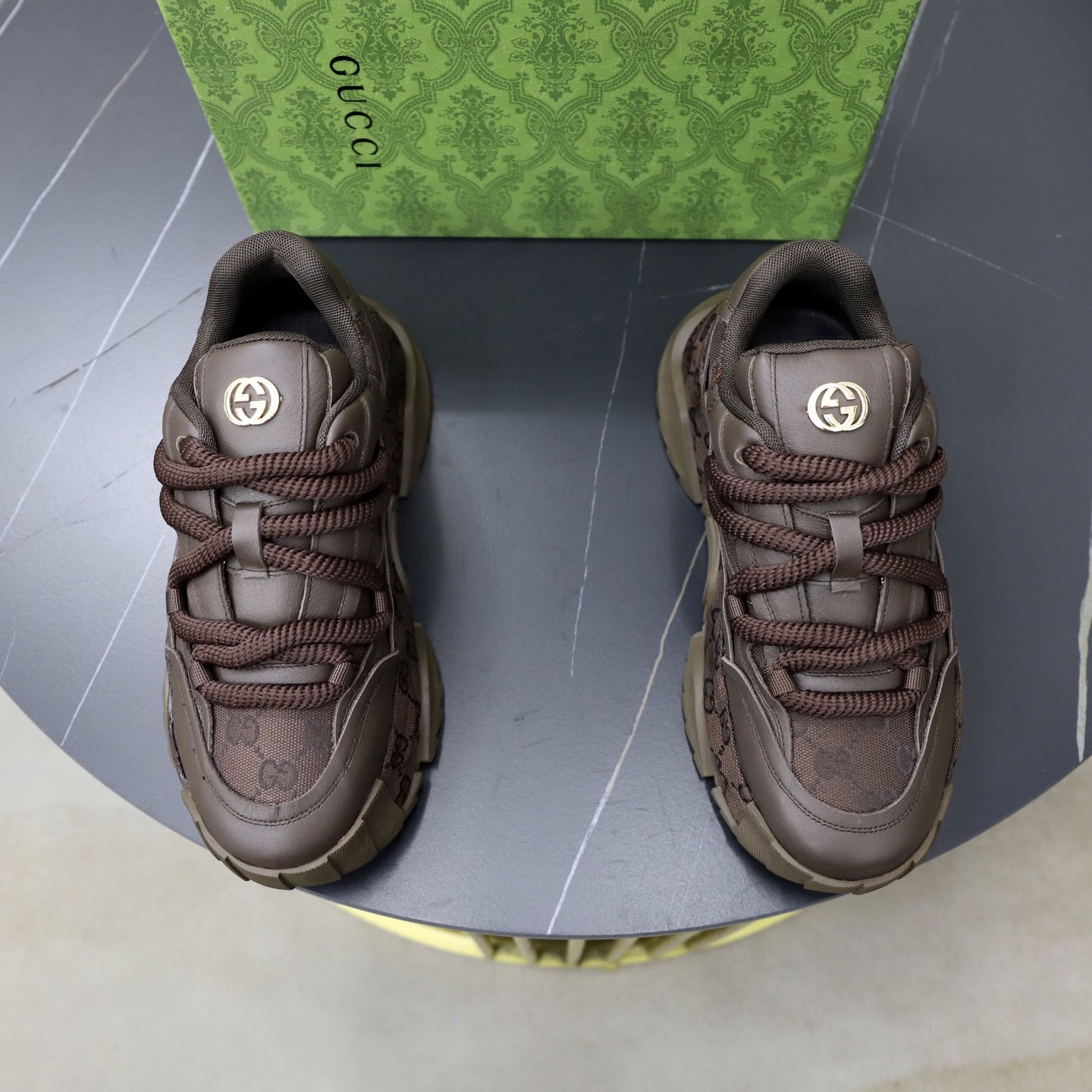 NO:850098,GuCCI Gucci has novel and fashionable styles, and the upper is made of imported cowhide + Gucci special materials!  Super trendy design!  It’s eye-catching!  The leather is soft, delicate, shiny and translucent, showing the ultimate hand-made craftsmanship, and the mesh upper and feet are soft, comfortable and breathable!  Size39-44 (38 45, 46 customized),,gucci,cowhide19860909GuCCI古奇款式新颖时尚,鞋面采用进口牛皮+ 古奇专用材料！超潮设计！让人眼前一亮！皮质柔软细腻光泽透亮,彰显极致纯手工工艺,网里上脚柔软舒适透气！Size39-44（38 45、46定制）,,gucci,cowhide,Men's shoes