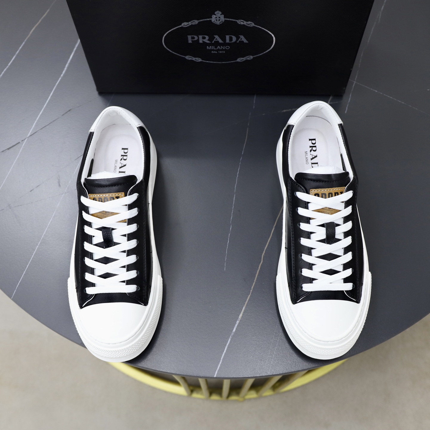 NO:834387,♂♂♂ Brand PRADA Standard code 38–44 (45 can be customized) The same grade as the official website Material original cowhide fabric Comfortable pigskin lining Lightweight wear-resistant outsole Style category Men's fashionable casual shoes Running sneakers Distinguished luxury brand elements Top luxury Colors Actual picture color, prada, prada, sneakers, cowhide19860909♂♂♂ 品牌普拉达PRADA 标准码38–44（45可订做） 等级官网同款 材料原版牛皮面料 舒适猪皮内里 轻便耐磨大底 款式类别男士时尚休闲鞋 跑步 运动鞋 尊贵奢侈品大牌元素 顶级奢华 颜色实物图片色,,prada,prada,sneakers,cowhide,Men's shoes