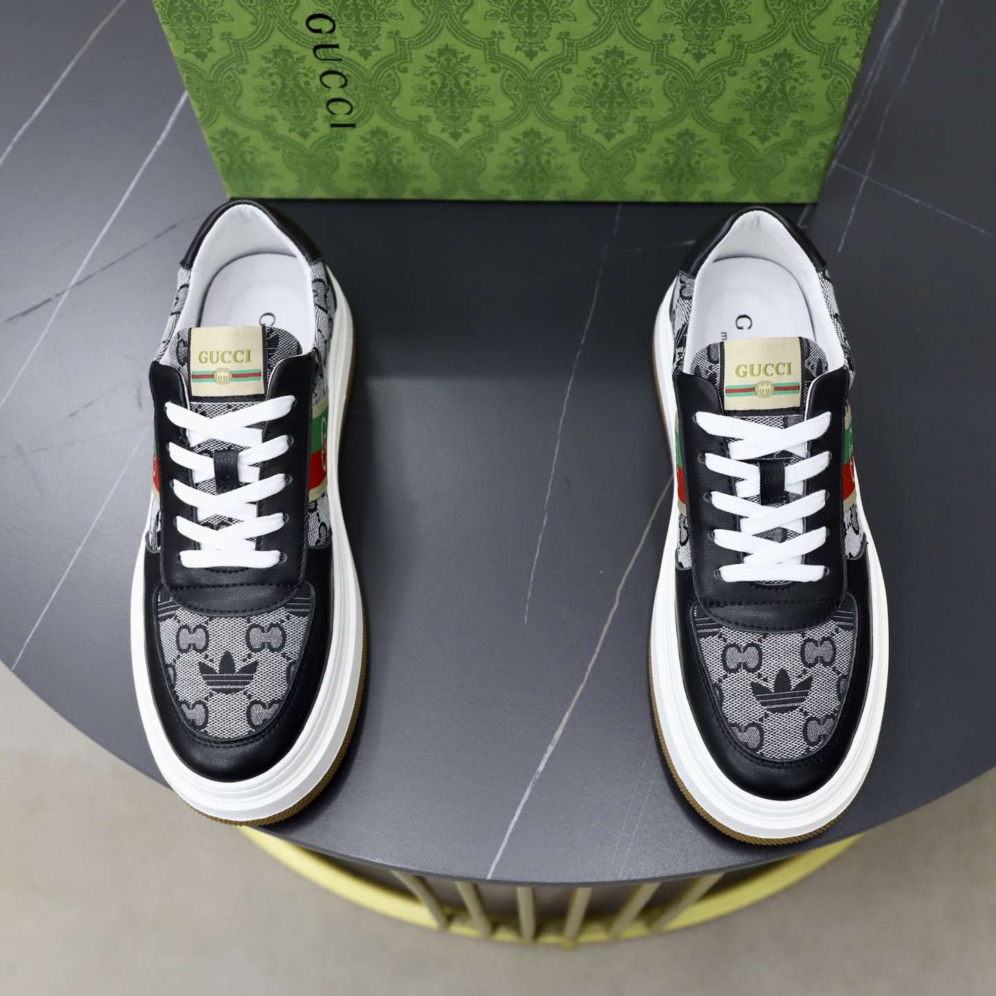 NO:834394,♂♂♂ Brand GUCCI Standard code 38–44 (45 can be customized) The same grade as the official website Material original cowhide fabric Comfortable pigskin lining Lightweight wear-resistant outsole Style category Men's fashionable casual shoes Running sneakers Distinguished luxury brand elements Top luxury Colors: actual picture color,,gucci,sneakers,cowhide19860909♂♂♂ 品牌古奇GUCCI 标准码38–44（45可订做） 等级官网同款 材料原版牛皮面料 舒适猪皮内里 轻便耐磨大底 款式类别男士时尚休闲鞋 跑步 运动鞋 尊贵奢侈品大牌元素 顶级奢华 颜色实物图片色,,gucci,sneakers,cowhide,Men's shoes