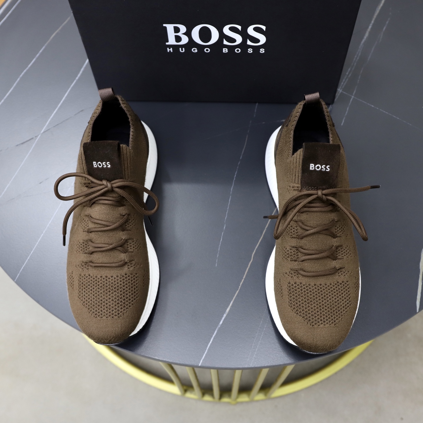 NO:850301,[BOSS] -Branded fabric stitching leather upper -Comfortable and breathable lining -Original light, soft and wear-resistant outsole -Super high quality control and fine workmanship (high-end, luxury and class) -Size 38/44 (45 can be customized),19860909【BOSS】 -鞋面品牌布匹拼接皮料 -内里舒适透气 -大底原版轻便柔软耐磨大底 -超高品控·做工精细凸显(高端·贵气·档次) -Size 38/44（45可订做）,,Men's shoes