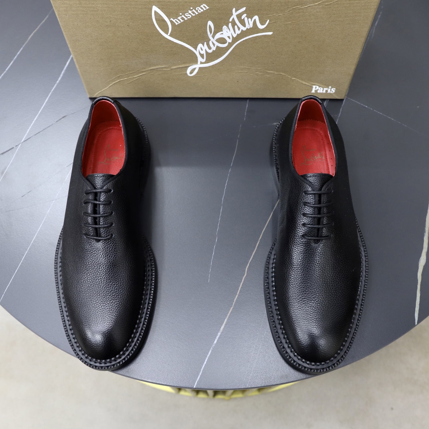 NO:850680,High version of CL red bottom series, top purchasing original series/Italian imported cowhide, imported genuine leather, completely 1:1, the original sole is specially provided by the original factory, the exclusive movable molded sole is super comfortable, original factory follow-up goods, high quality, can be entered and exited at will, welcome to compare code number: 39-44 (38 45 can be customized),,cowhide19860909高版本 CL红底系列顶级代购原单系列/意大利进口牛皮全,进口真皮里,完全1比1,鞋底原厂特供原版底,独家活动成型底超级舒适,原厂跟单货,高品质,可随意进出,欢迎对比码数: 39-44（38 45可以定做）,,cowhide,Men's shoes