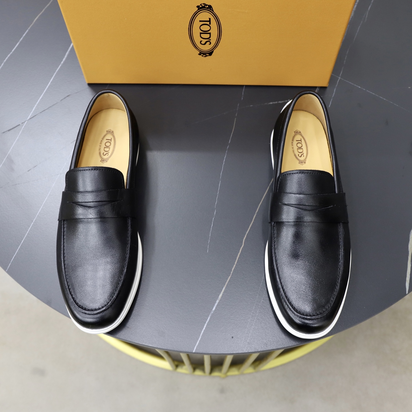 NO:851744,[TOD's] Tod's - High-end quality original order - Upper calfskin/nubuck leather Air compressor brand logo - Water-dyed cowhide inside - Outsole TPR·Rubber foam molding outsole -Super high quality control·Fine workmanship, highlighting (high-end·luxury·grade) -Size 38–44 (45, can be customized),,Tod's,cowhide19860909【TOD‘s】托德斯 -高端品质 原单 -鞋面 小牛皮/磨砂皮 空压品牌logo -内里水染牛皮 -大底TPR·橡发泡成型大底 -超高品控·做工精细,凸显(高端·贵气·档次) -Size 38–44（45,可定做),,Tod's,cowhide,Men's shoes